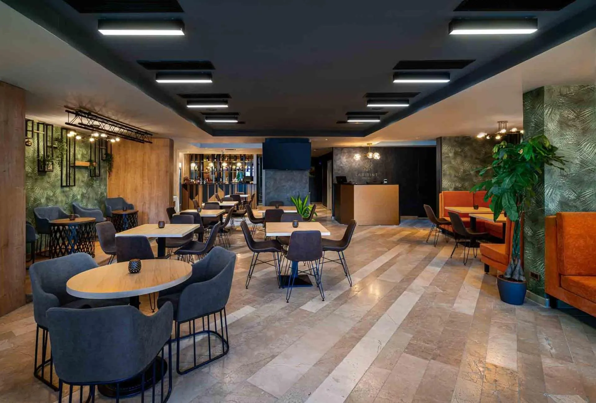 Restaurant/places to eat in Labirint Boutique Hotel - Central Location