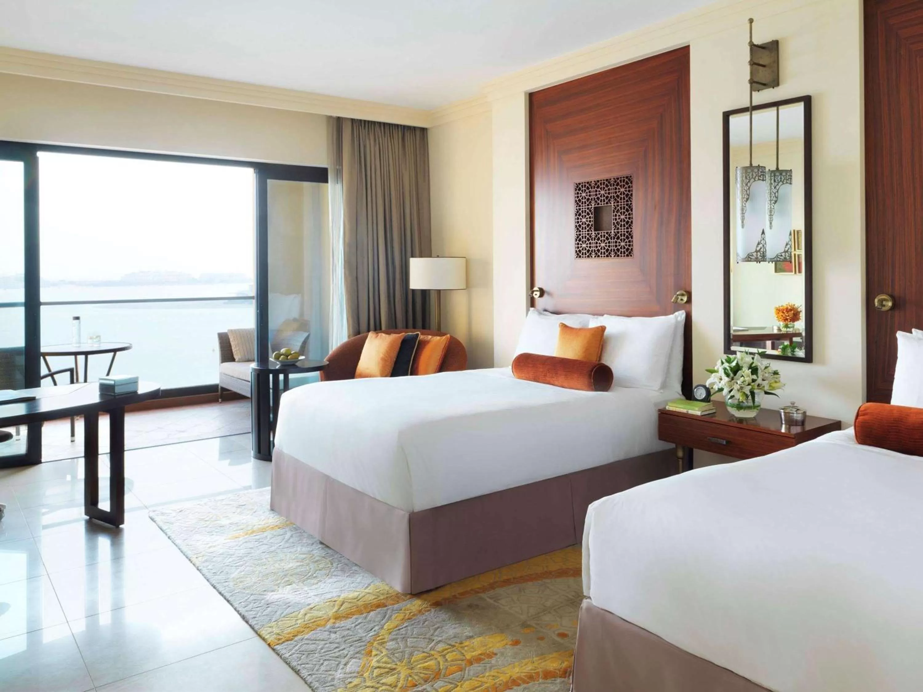 Photo of the whole room, Bed in Fairmont The Palm