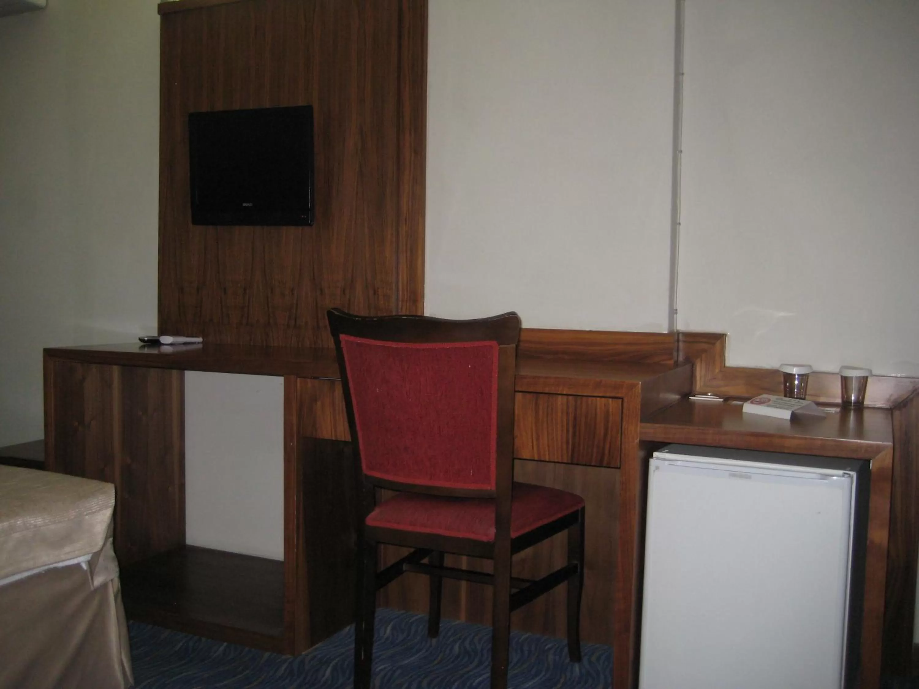 TV and multimedia, TV/Entertainment Center in Miroglu Hotel