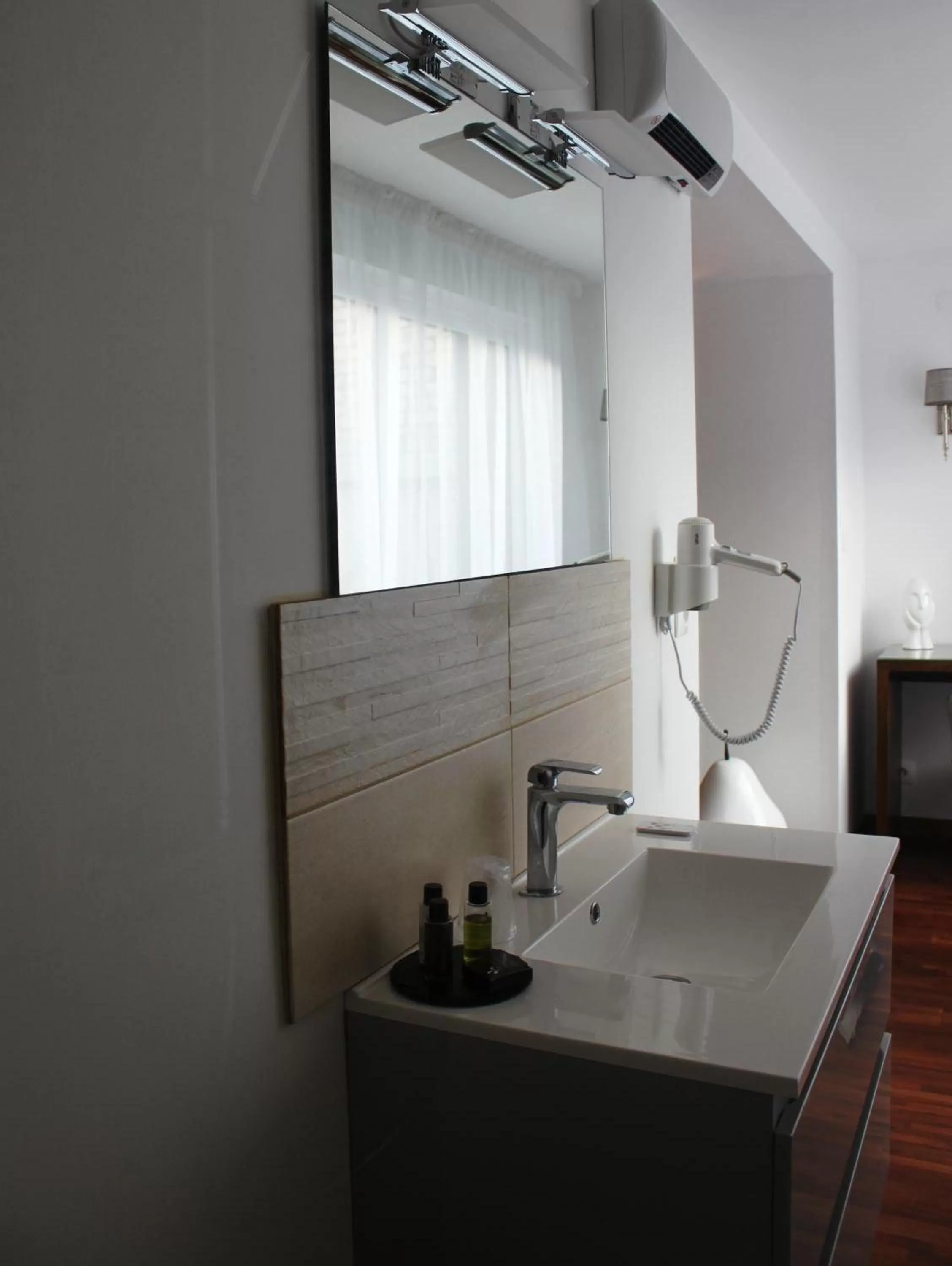 Bathroom in Résidence et Chambres d'Hôtes de La Porte d'Arras