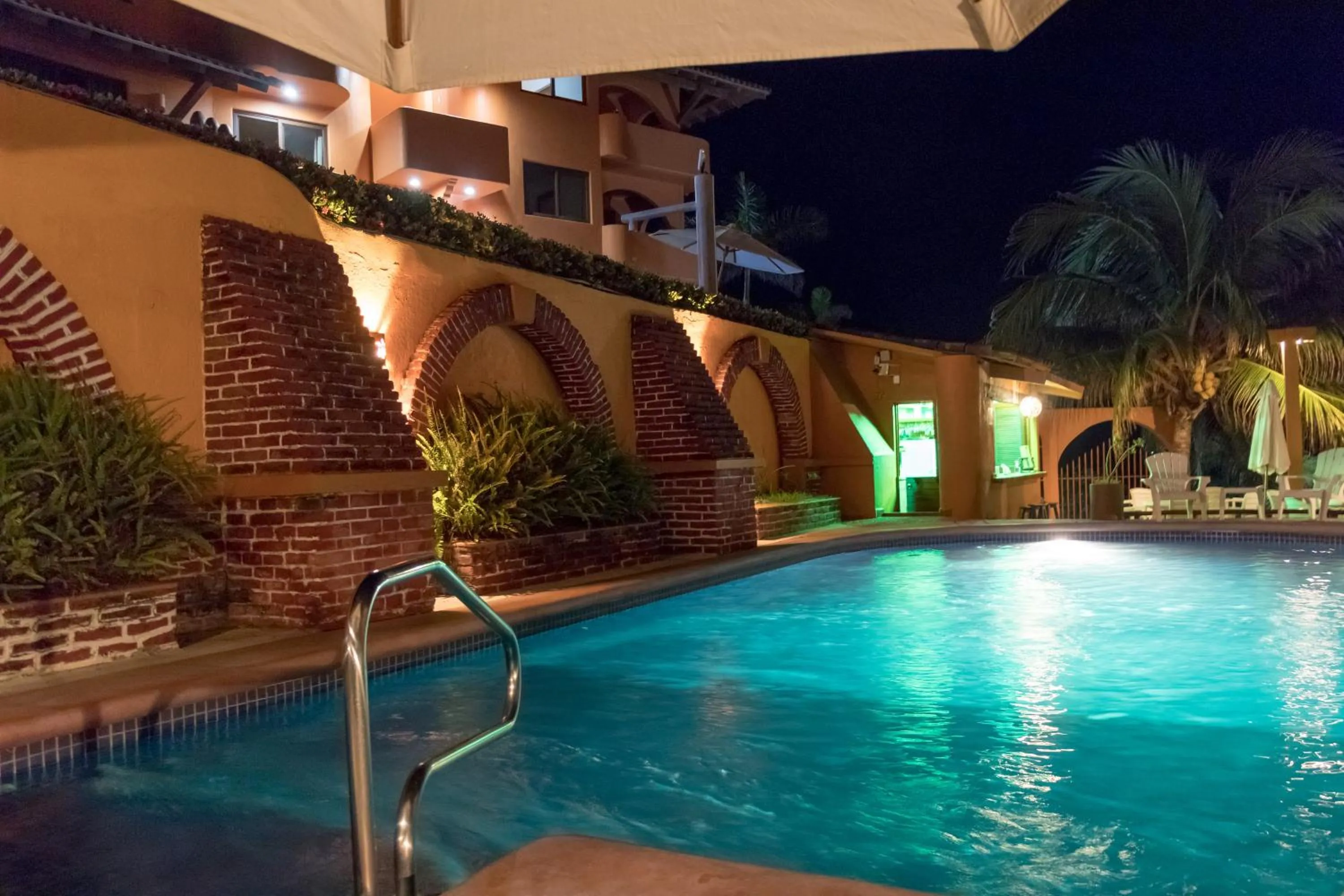 Night, Swimming Pool in Villas Miramar