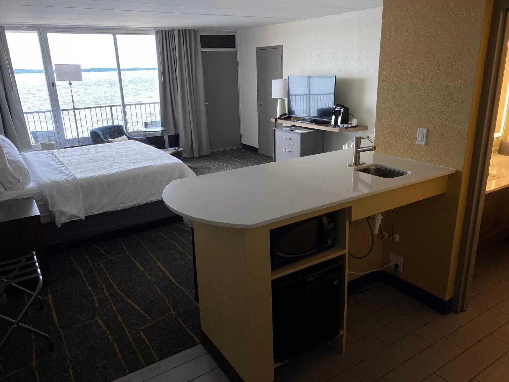 Photo of the whole room, Bed in Holiday Inn Detroit Lakes by IHG