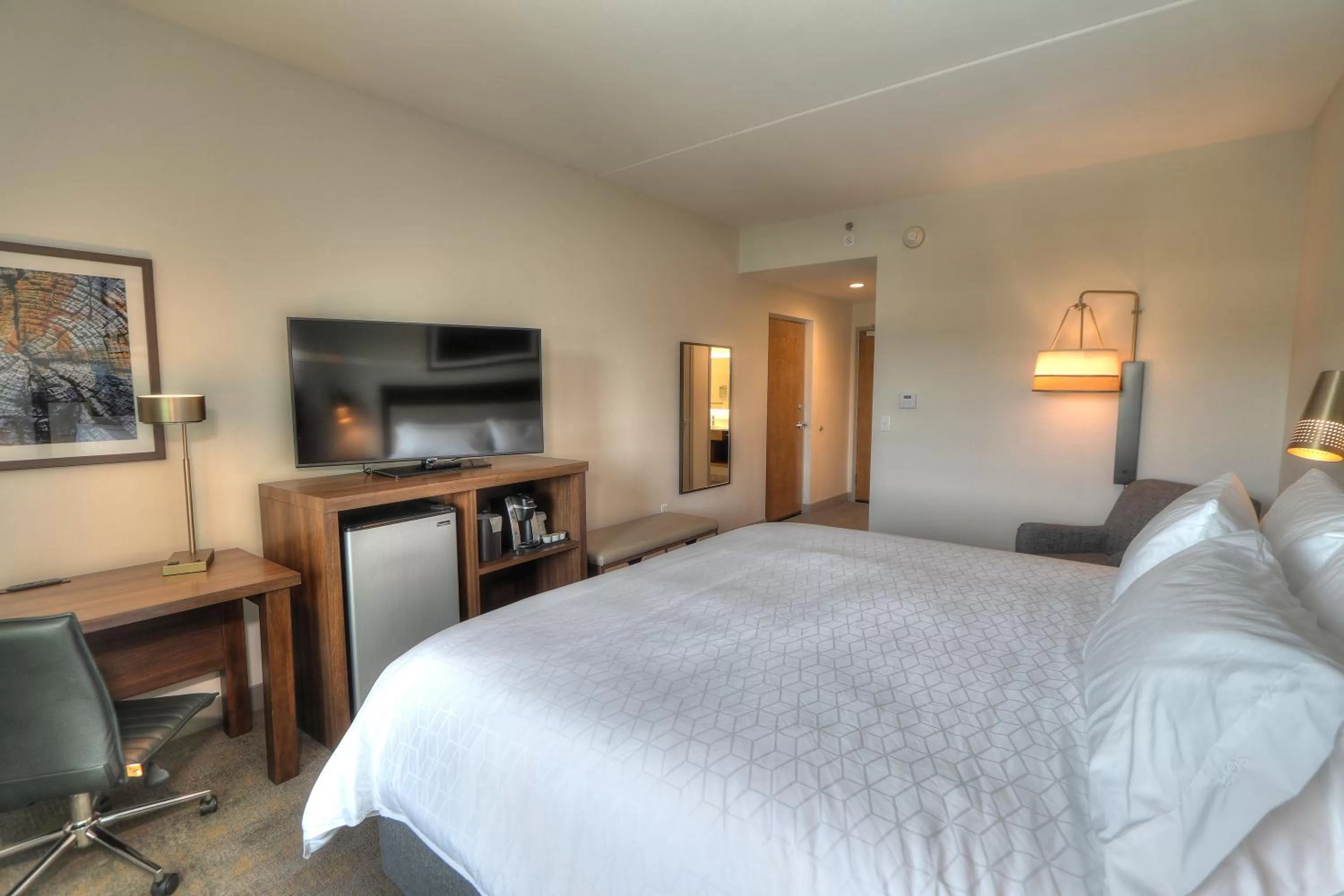 TV and multimedia, Bed in Holiday Inn & Suites Pigeon Forge Convention Center by IHG