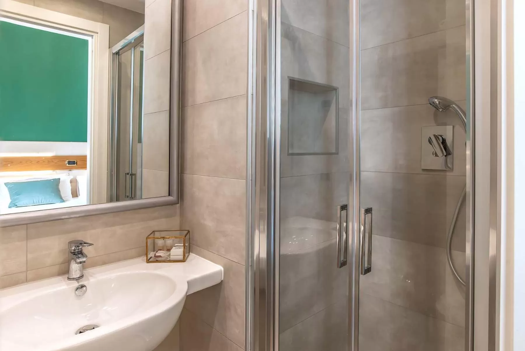 Shower in Hotel Paba