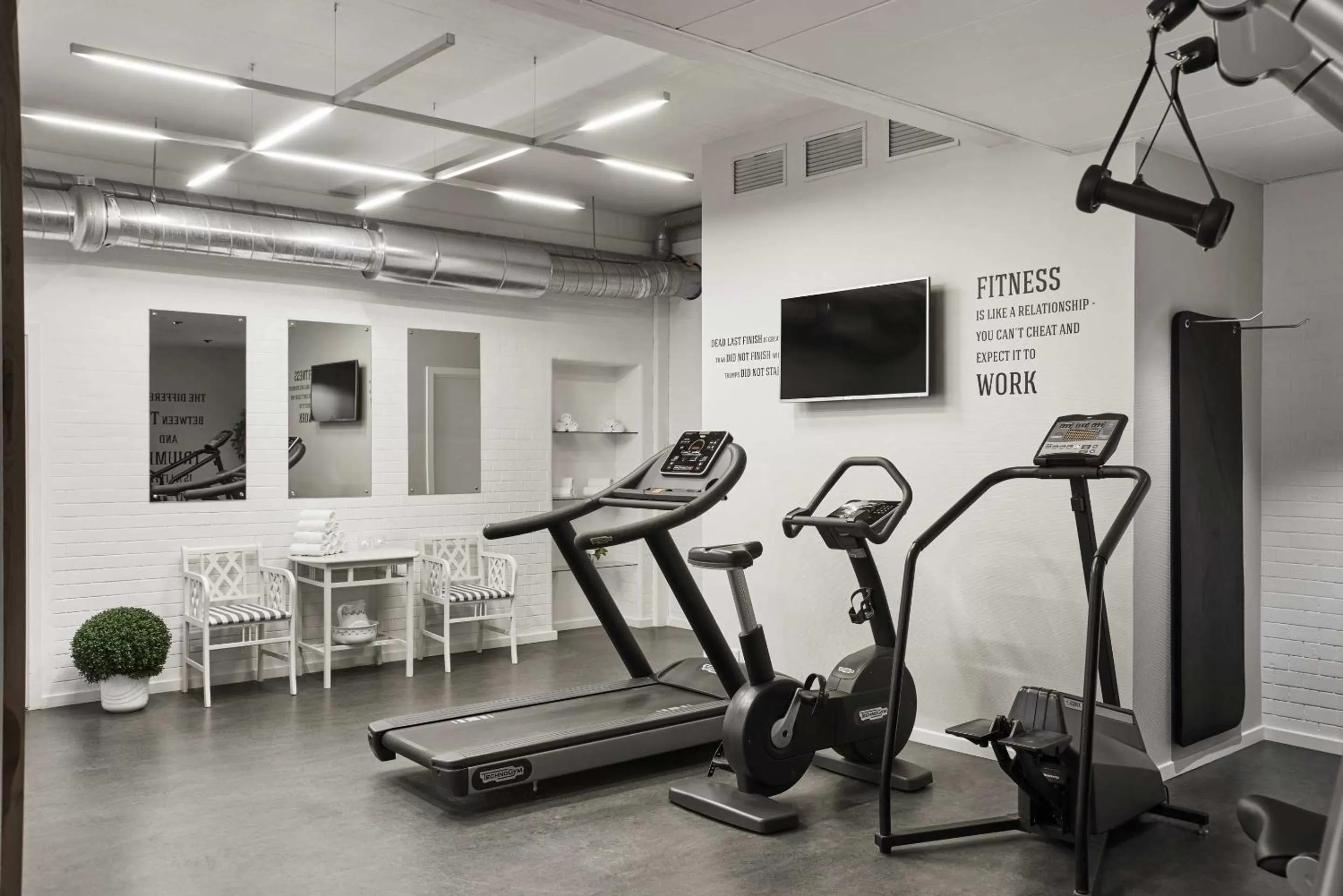 Fitness centre/facilities in WIDE Hotel
