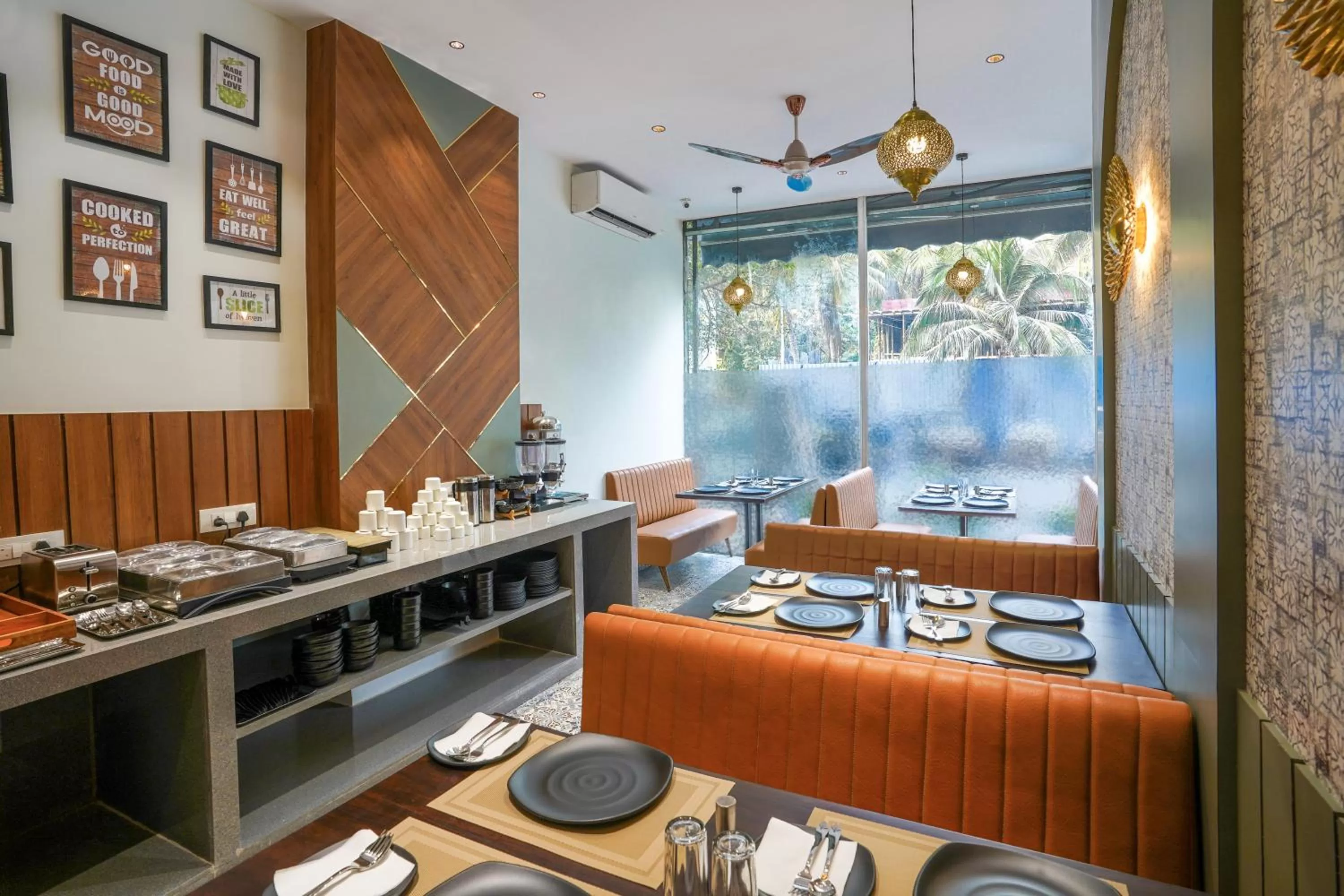 Restaurant/places to eat in Apex Beacon Hotel, Mumbai