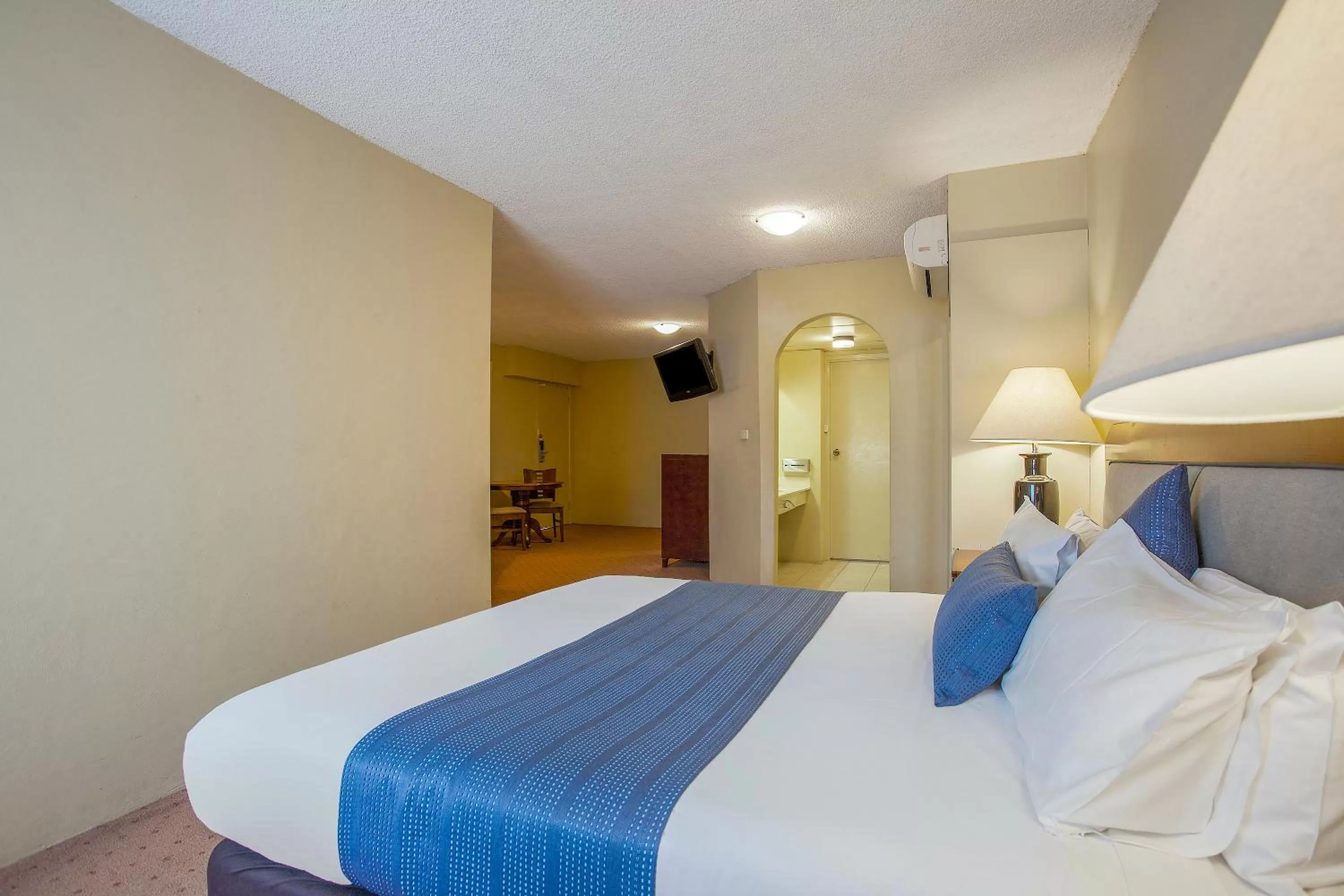 Bed in Central Court Motel Warrnambool