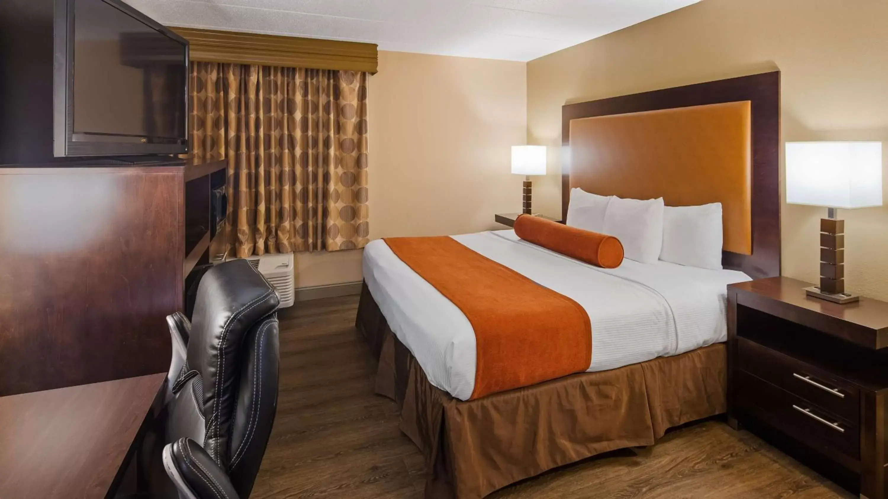 King Room with Bath Tub - Disability Access in Best Western Crossroads of the Bluffs King Room with Bath Tub - Disability Access in Best Western Crossroads of the Bluffs