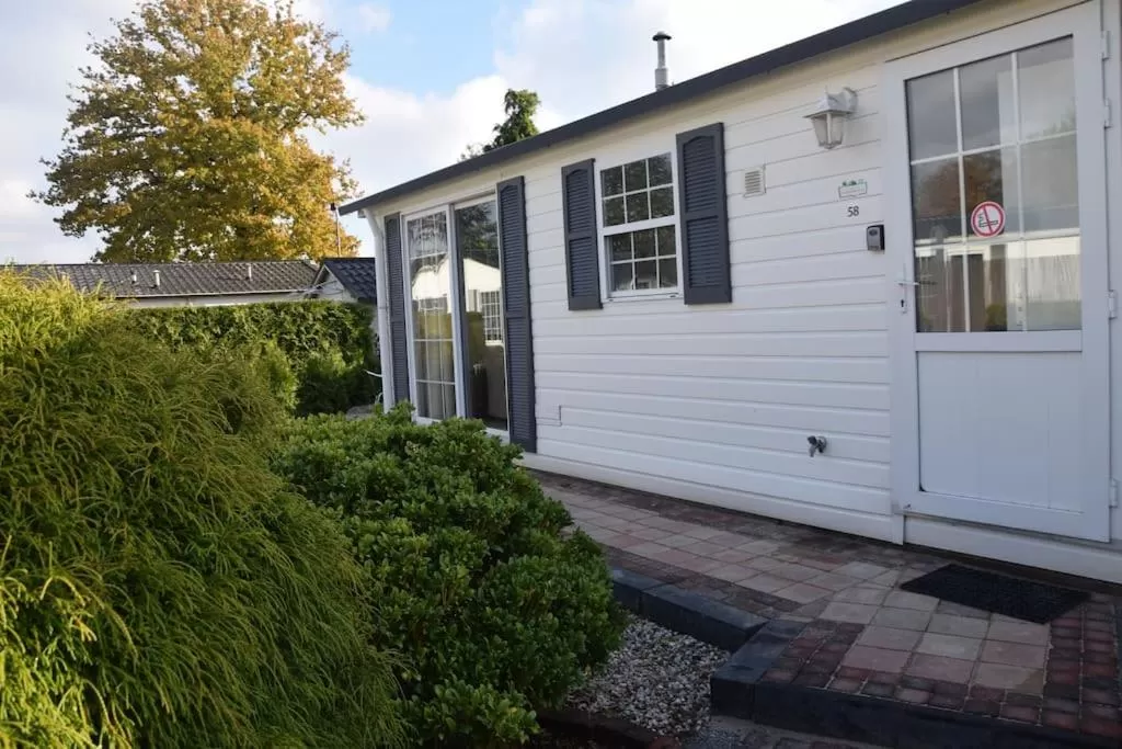 Facade/entrance, Property Building in Chalet Heggemus Oisterwijk