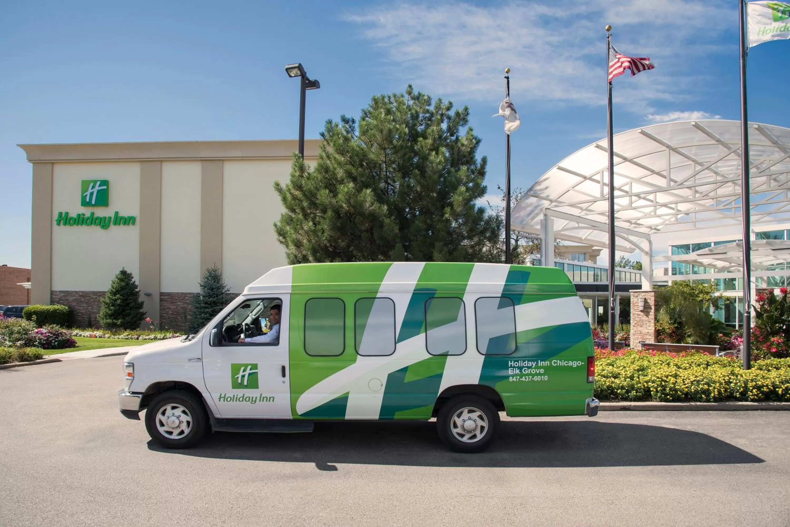 Property building in Holiday Inn Chicago - Elk Grove, an IHG Hotel
