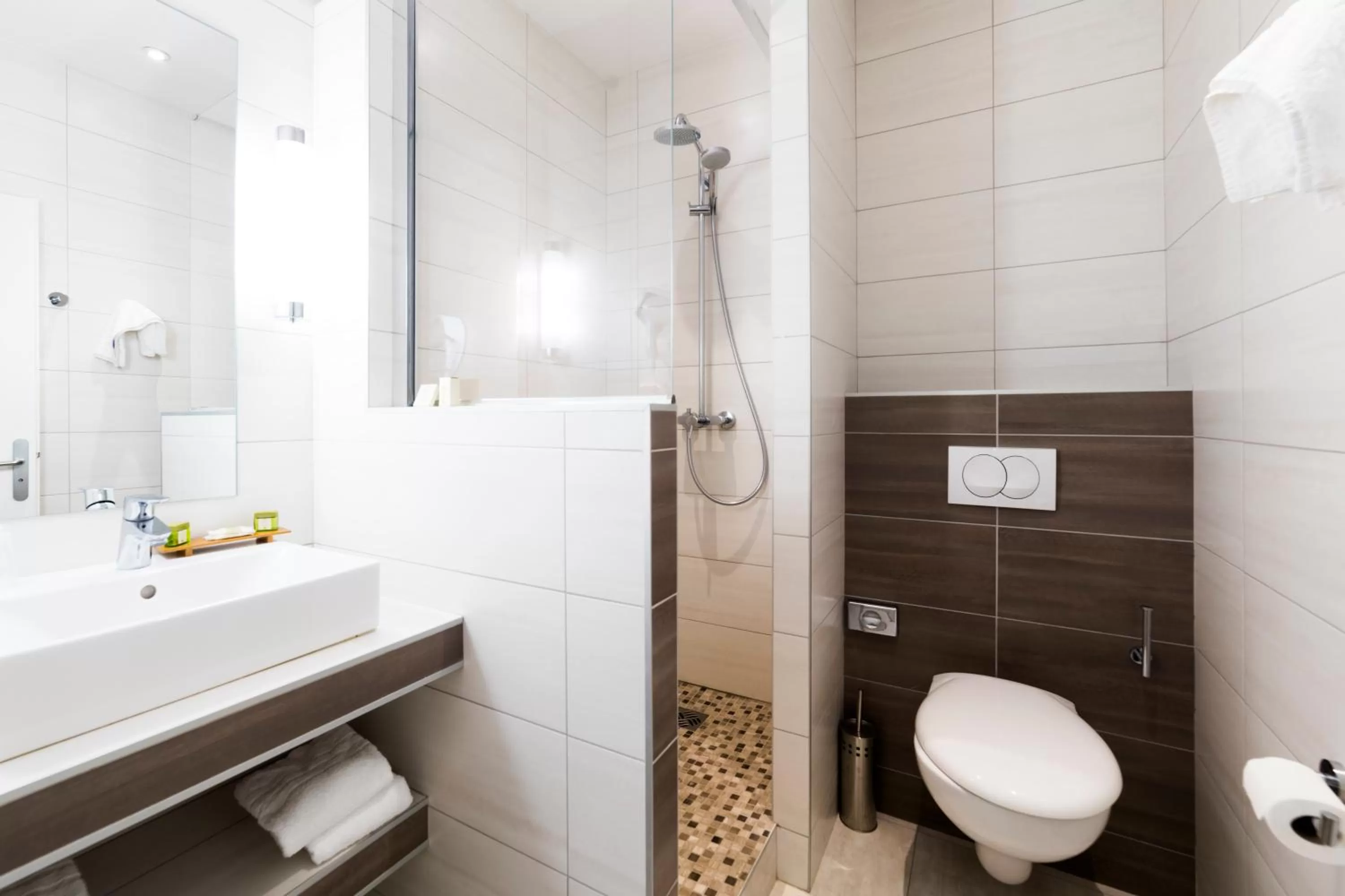 Bathroom in Logis Hôtel Restaurant Le Cours