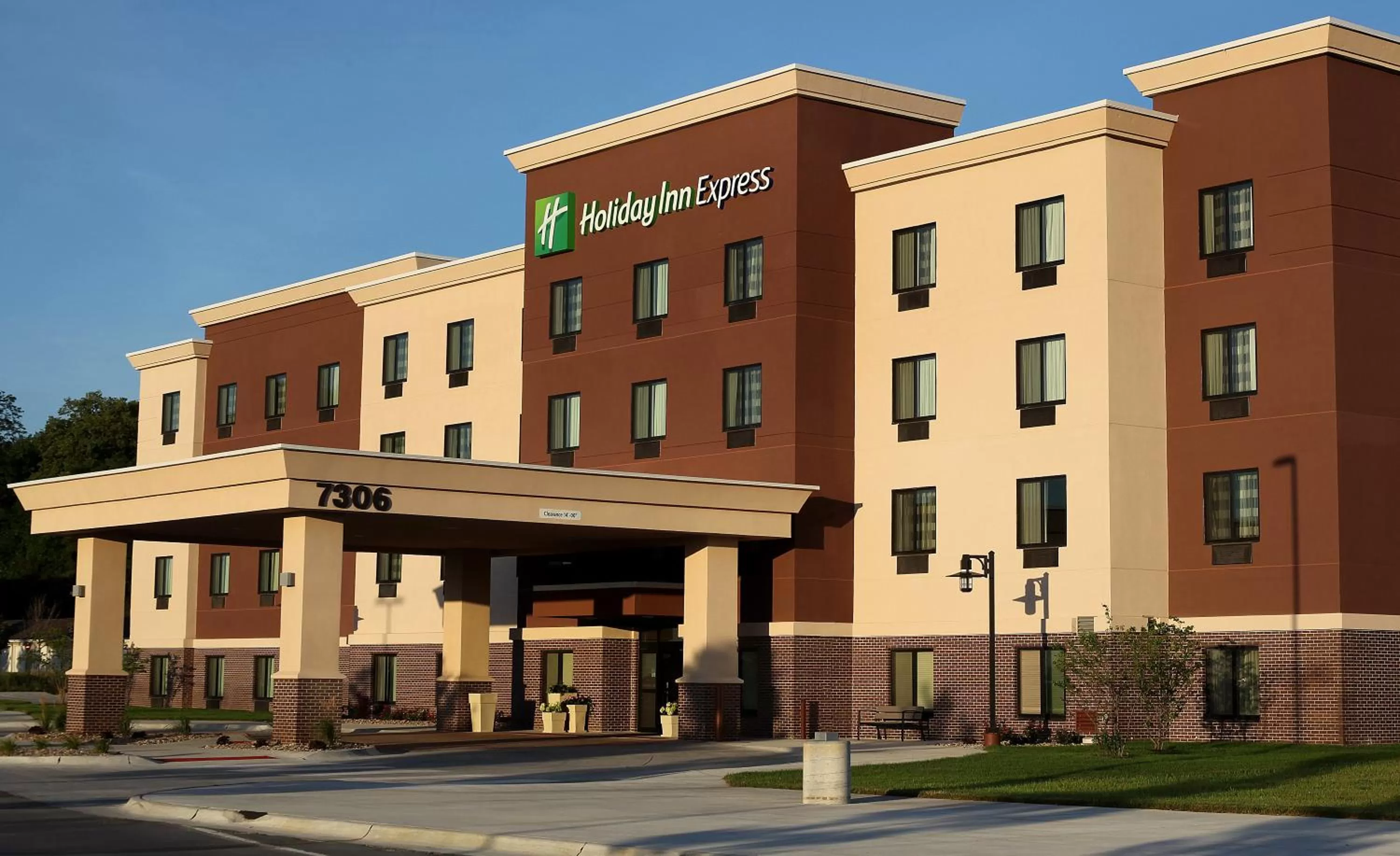 Holiday Inn Express & Suites Omaha South Ralston Arena by IHG