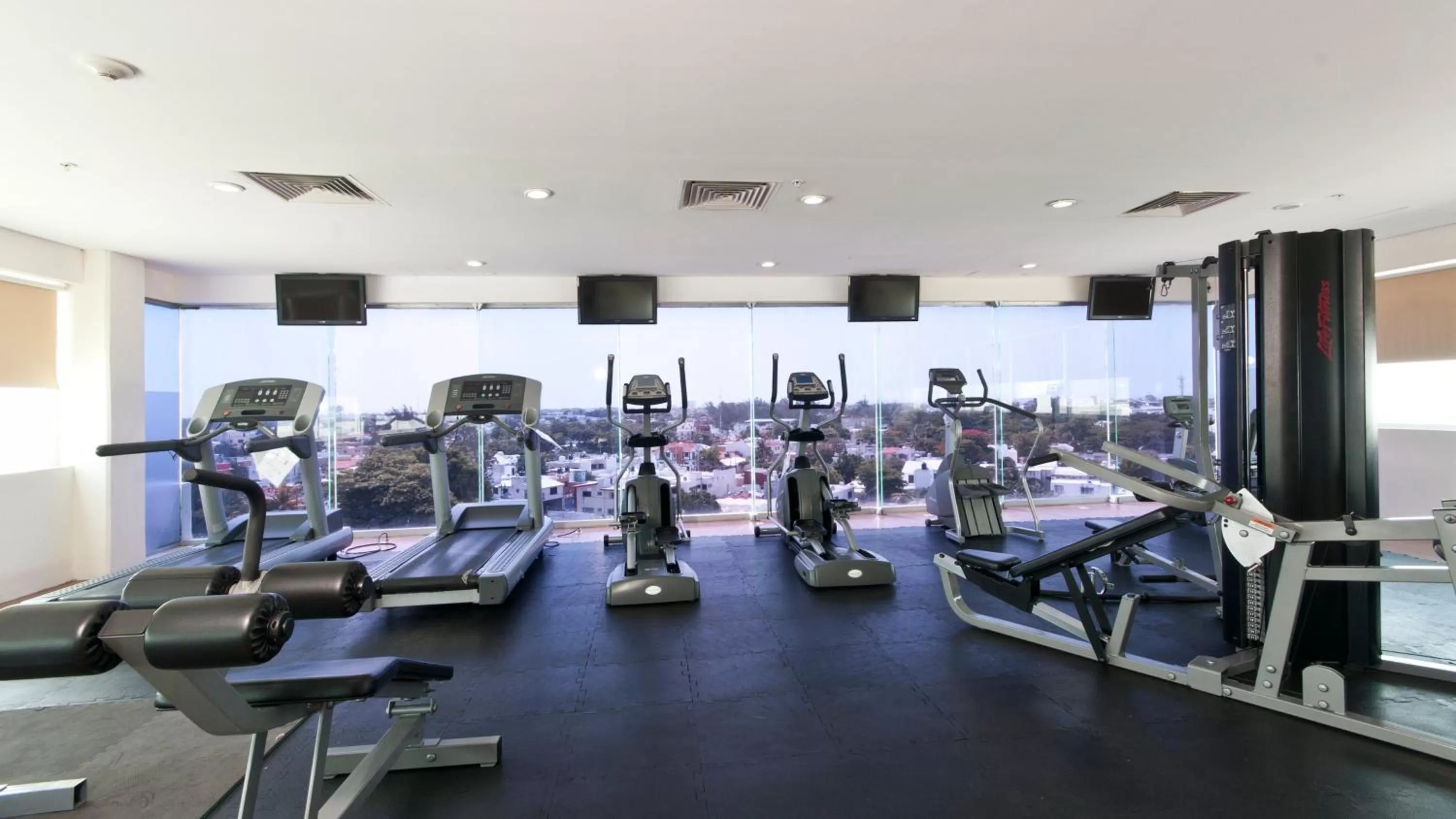 Fitness centre/facilities in Holiday Inn Express Ciudad Del Carmen by IHG