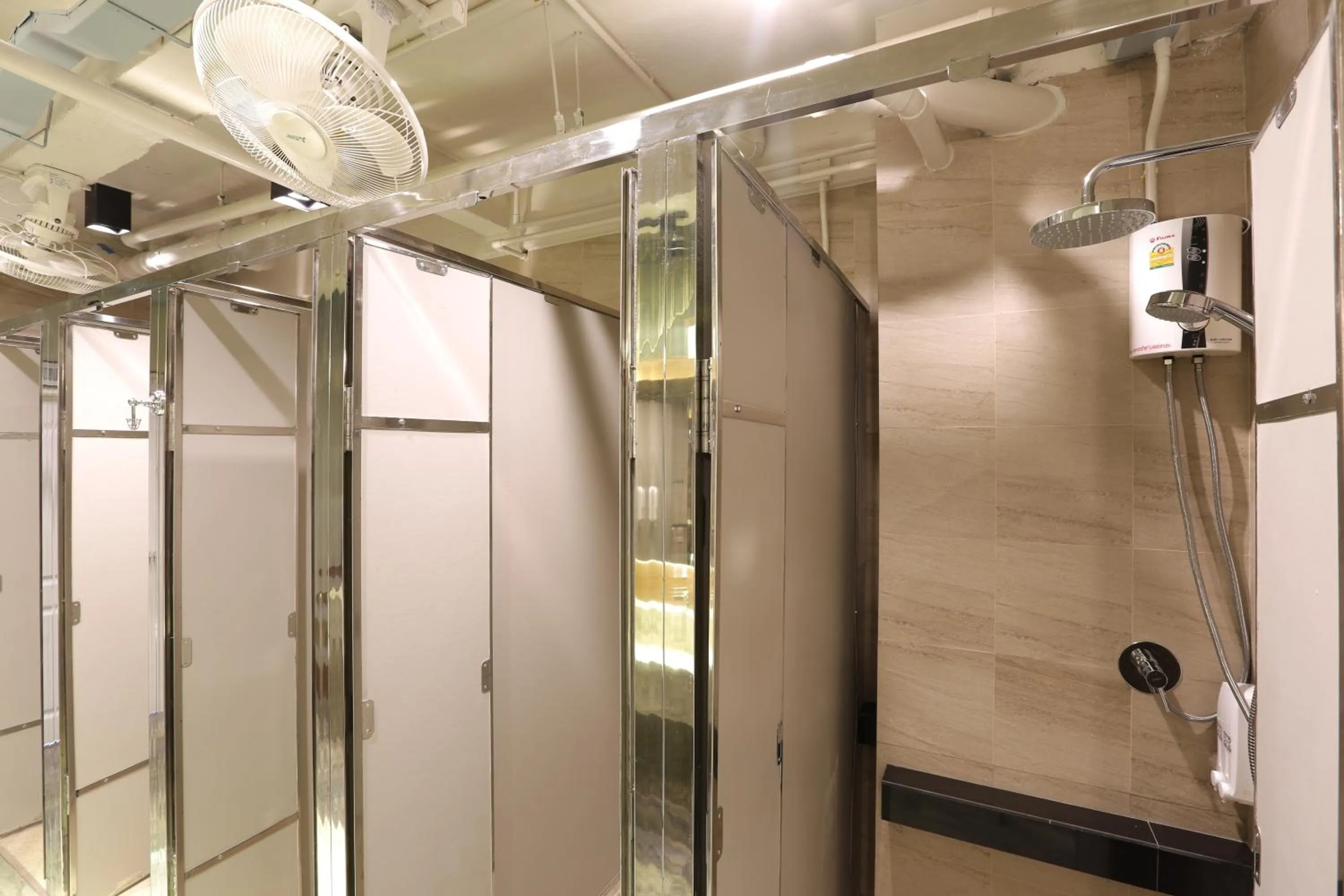 Shower in Pop-In Aonang