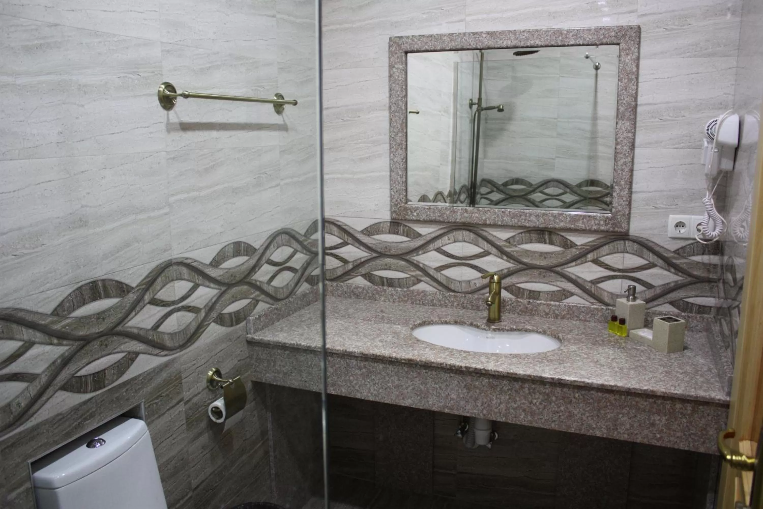 Shower, Bathroom in Paradise Hotel