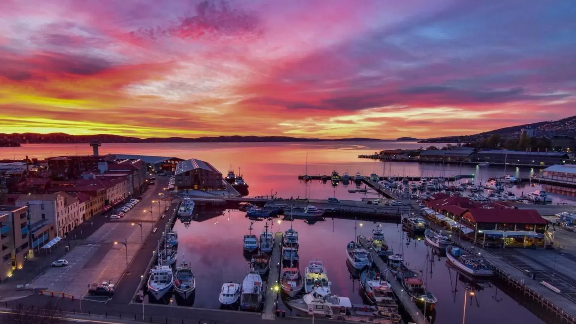 King Room with Harbor View in Hotel Grand Chancellor Hobart King Room with Harbor View in Hotel Grand Chancellor Hobart