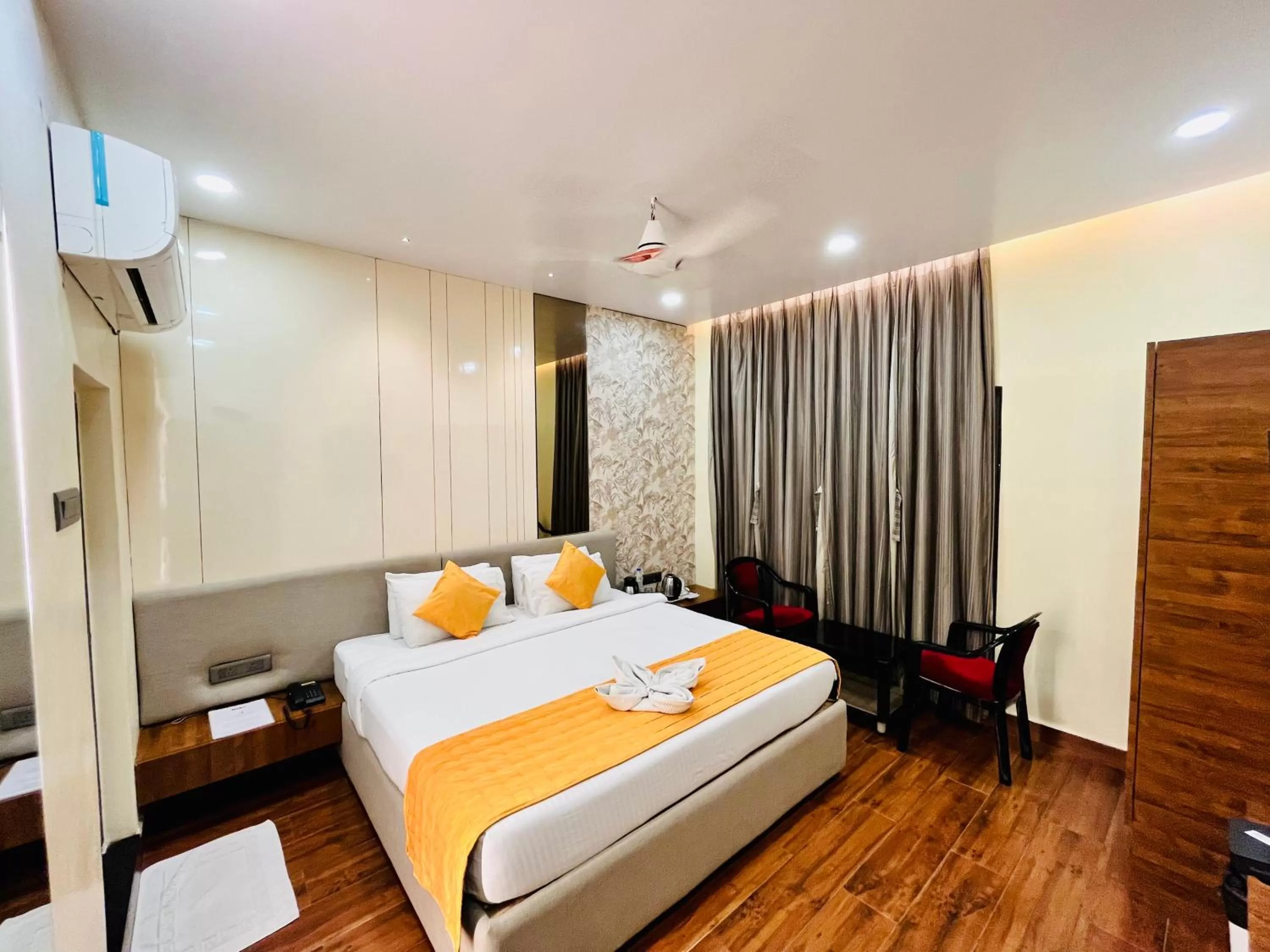 Superior Double or Twin Room in Shankar Bhavan By Vinayak Hotels