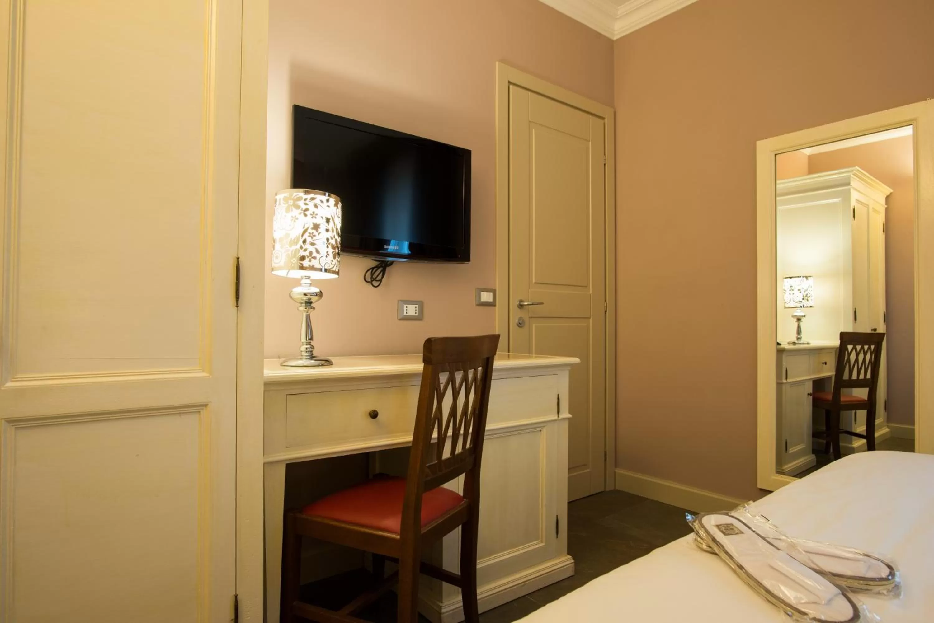 Photo of the whole room, Bed in Palazzo Dei Mercanti - Dimora & Spa