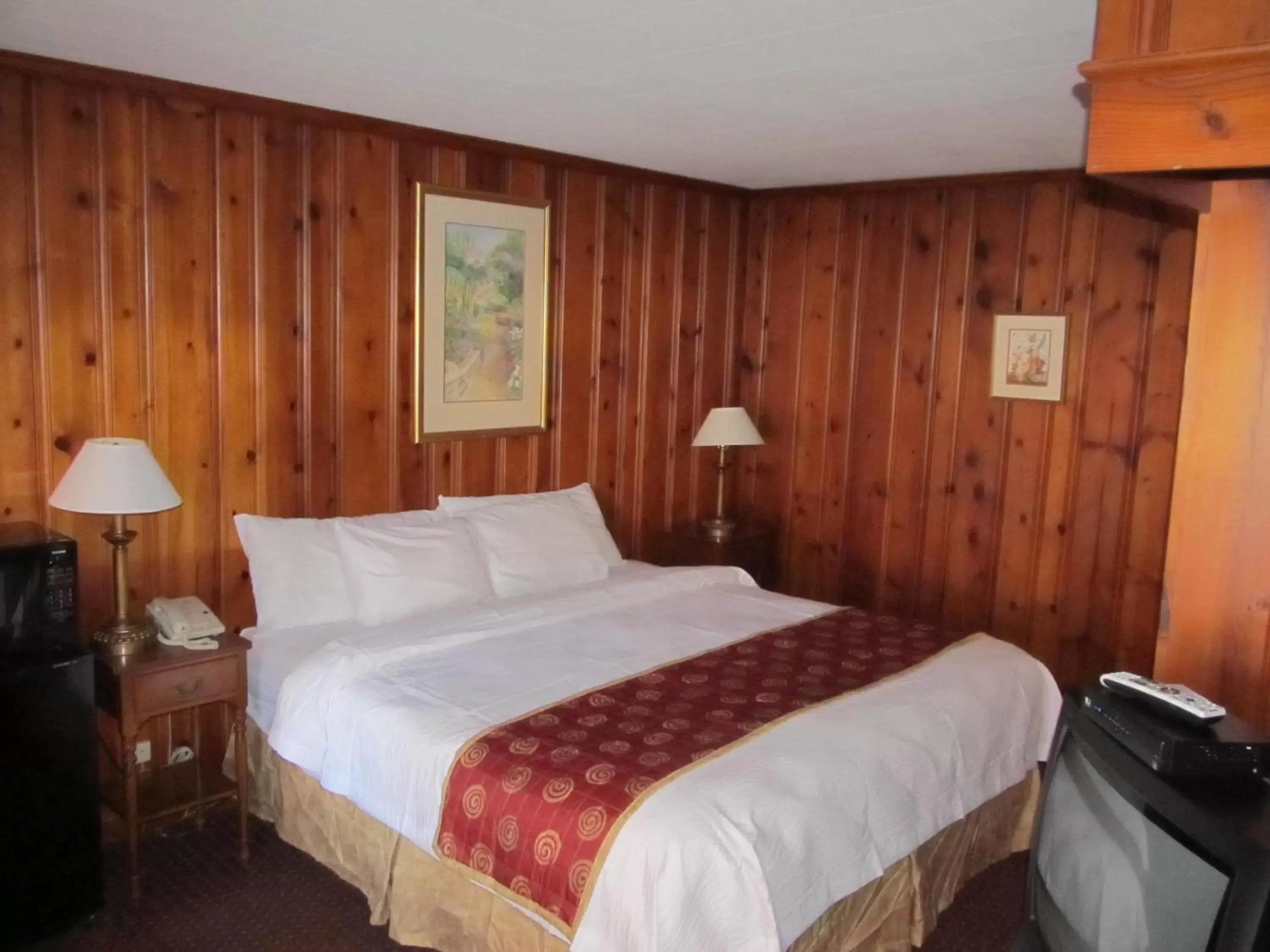 1 Queen Bed Non-Smoking in Hancock Motel 1 Queen Bed Non-Smoking in Hancock Motel