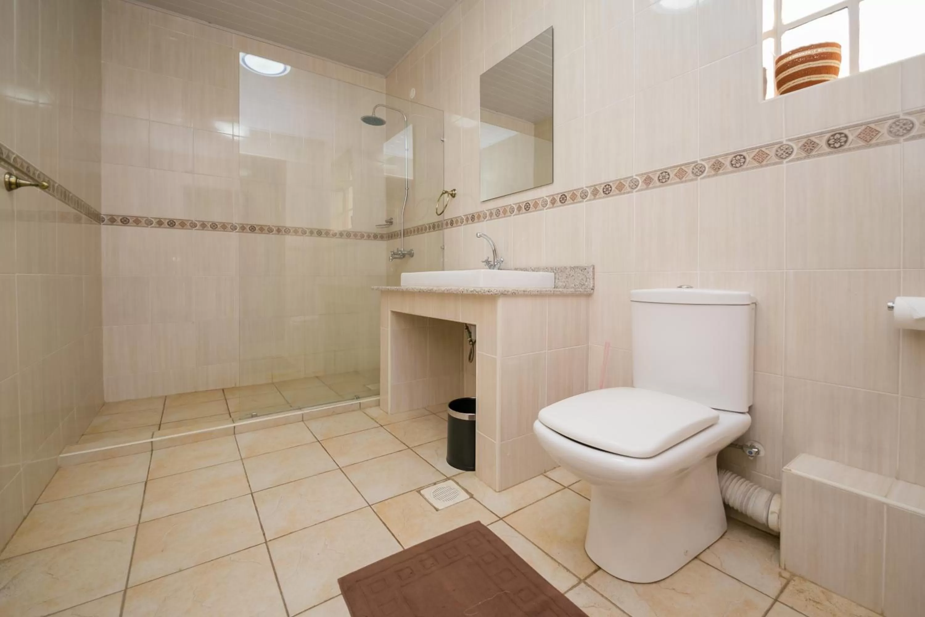 Shower, Bathroom in Hotel Rudi