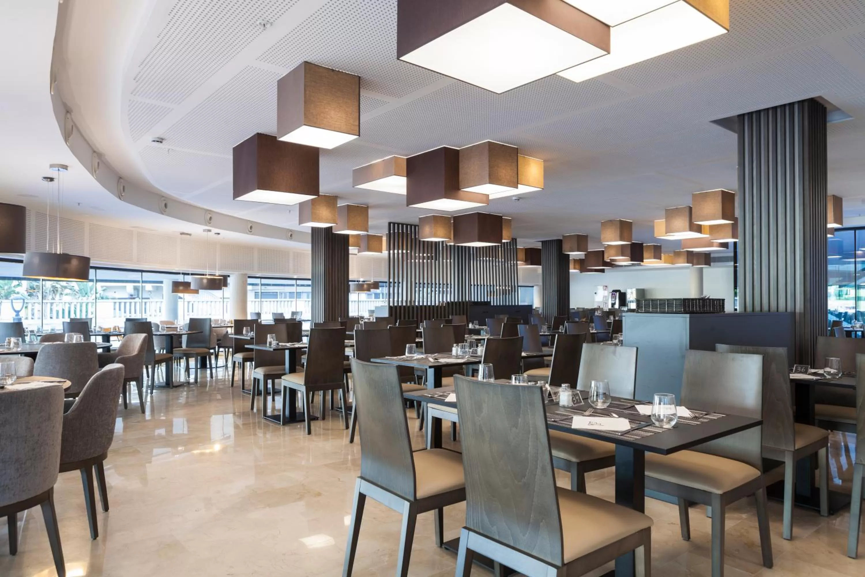 Restaurant/places to eat in Hotel Bristol 4 Sup