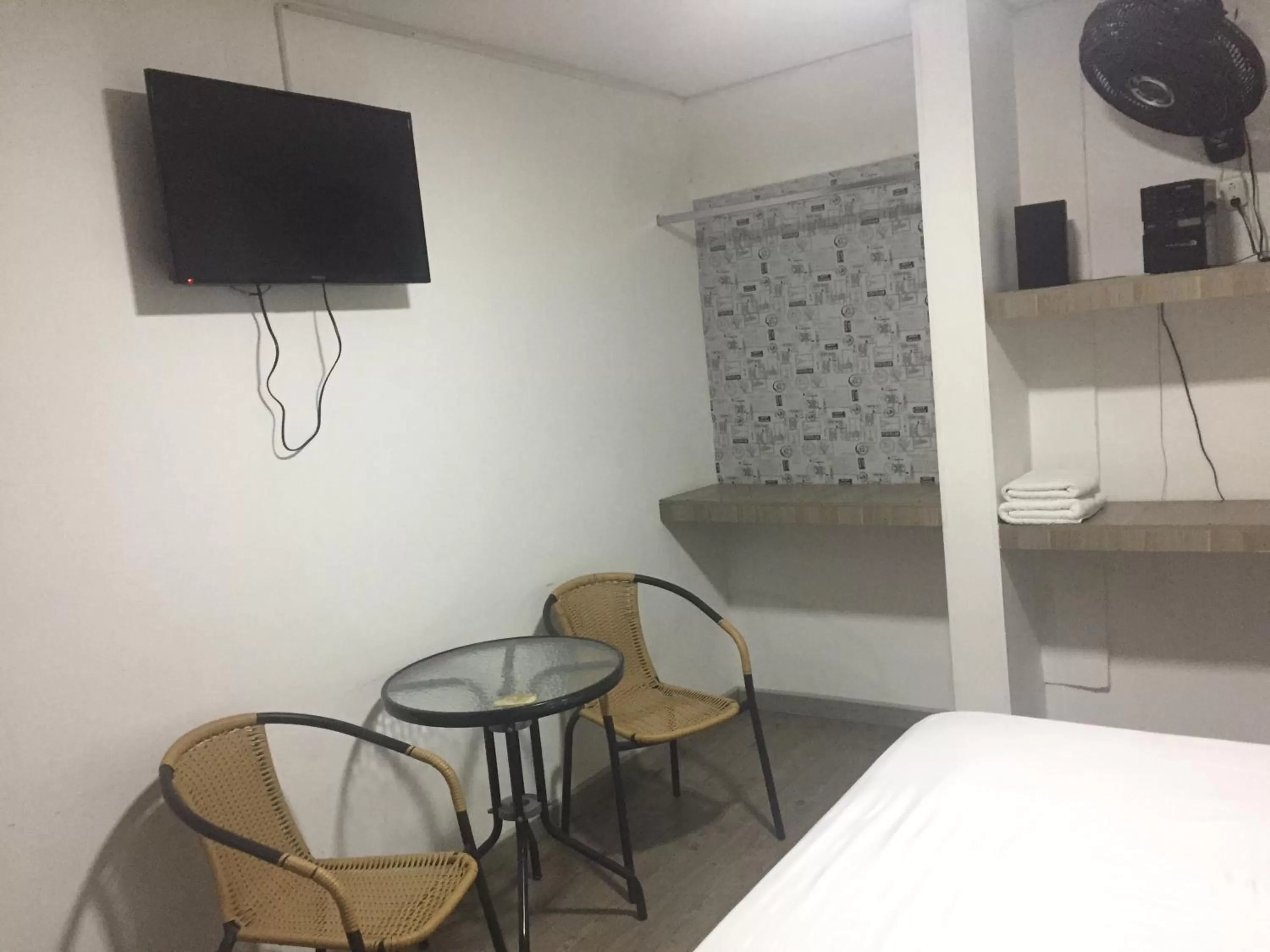 TV/Entertainment Center in Hotel 42 Avenida