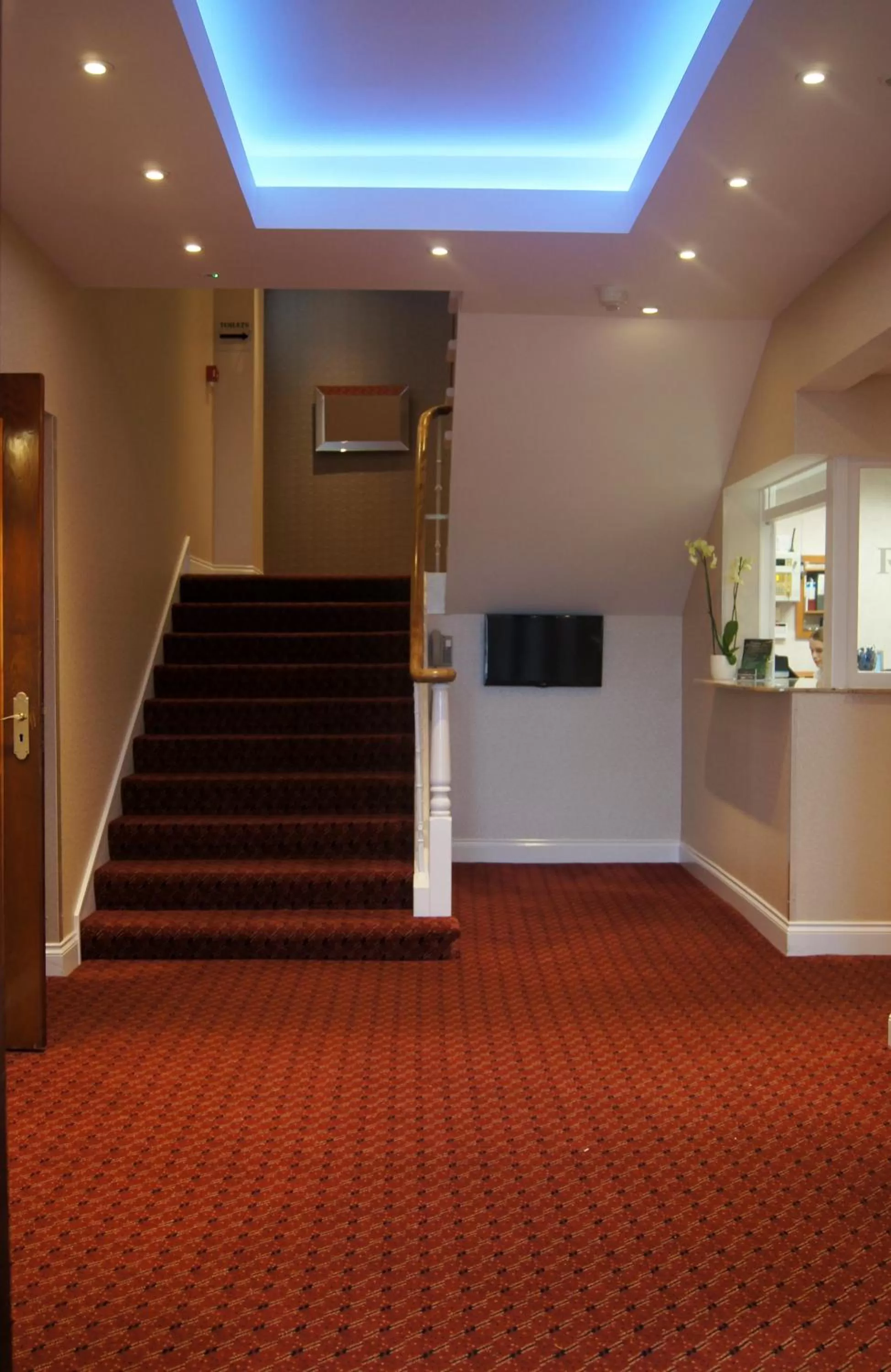 Facade/entrance in Laichmoray Hotel