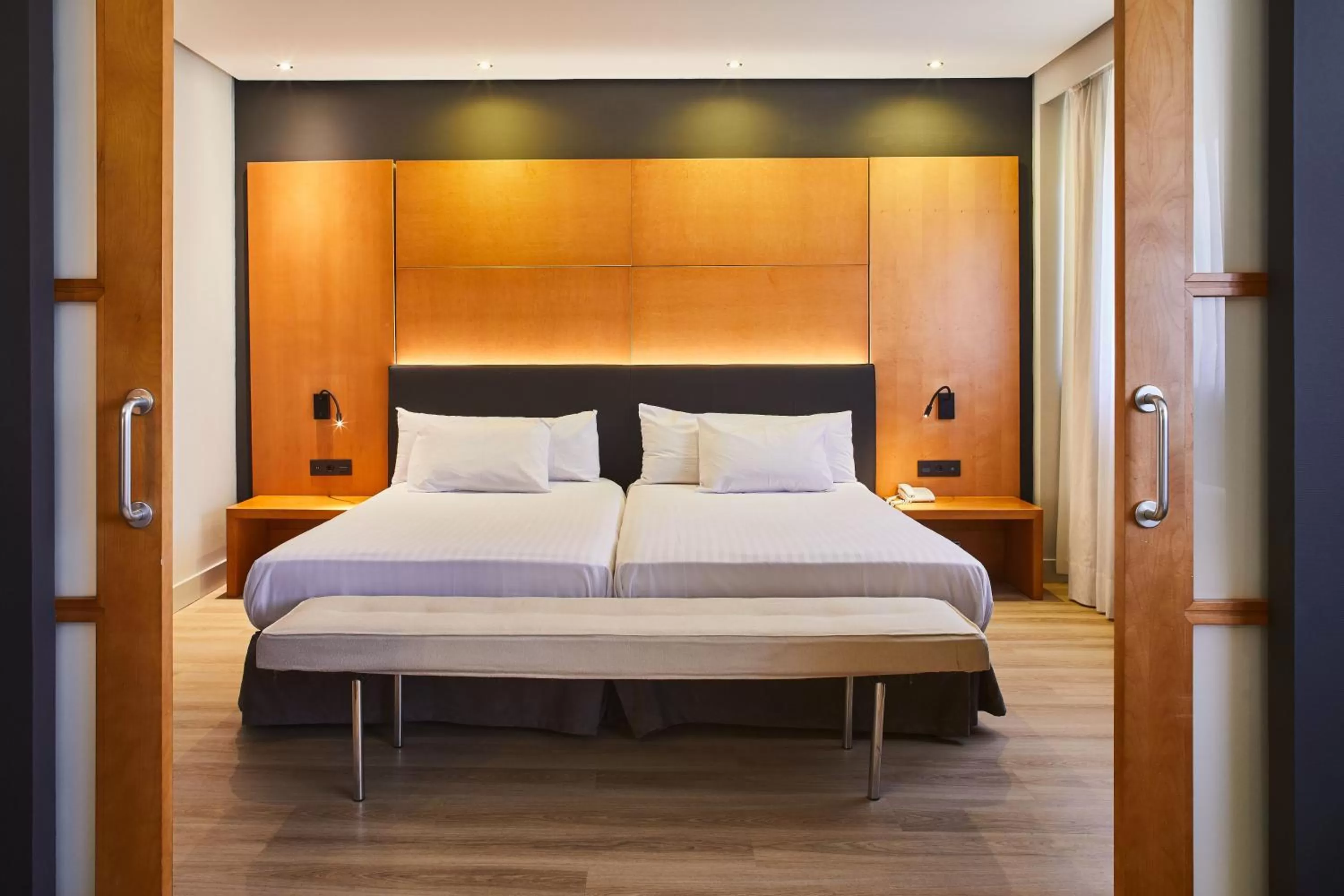 Photo of the whole room, Bed in Silken Al-Andalus Palace