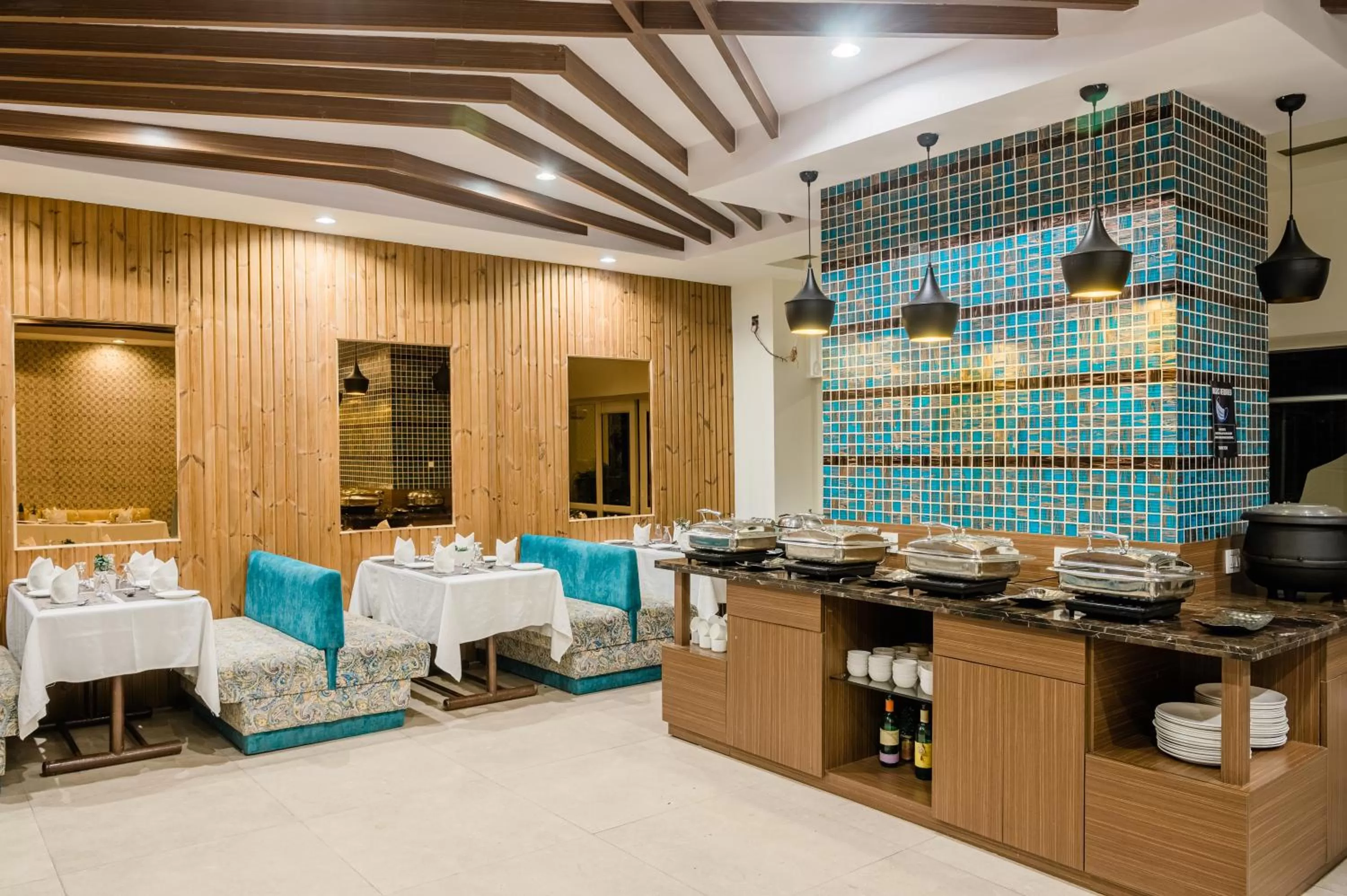 Restaurant/places to eat in Hotel Shiva Continental