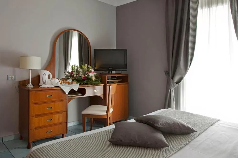 Bedroom, Bed in Hotel Villa Luisa