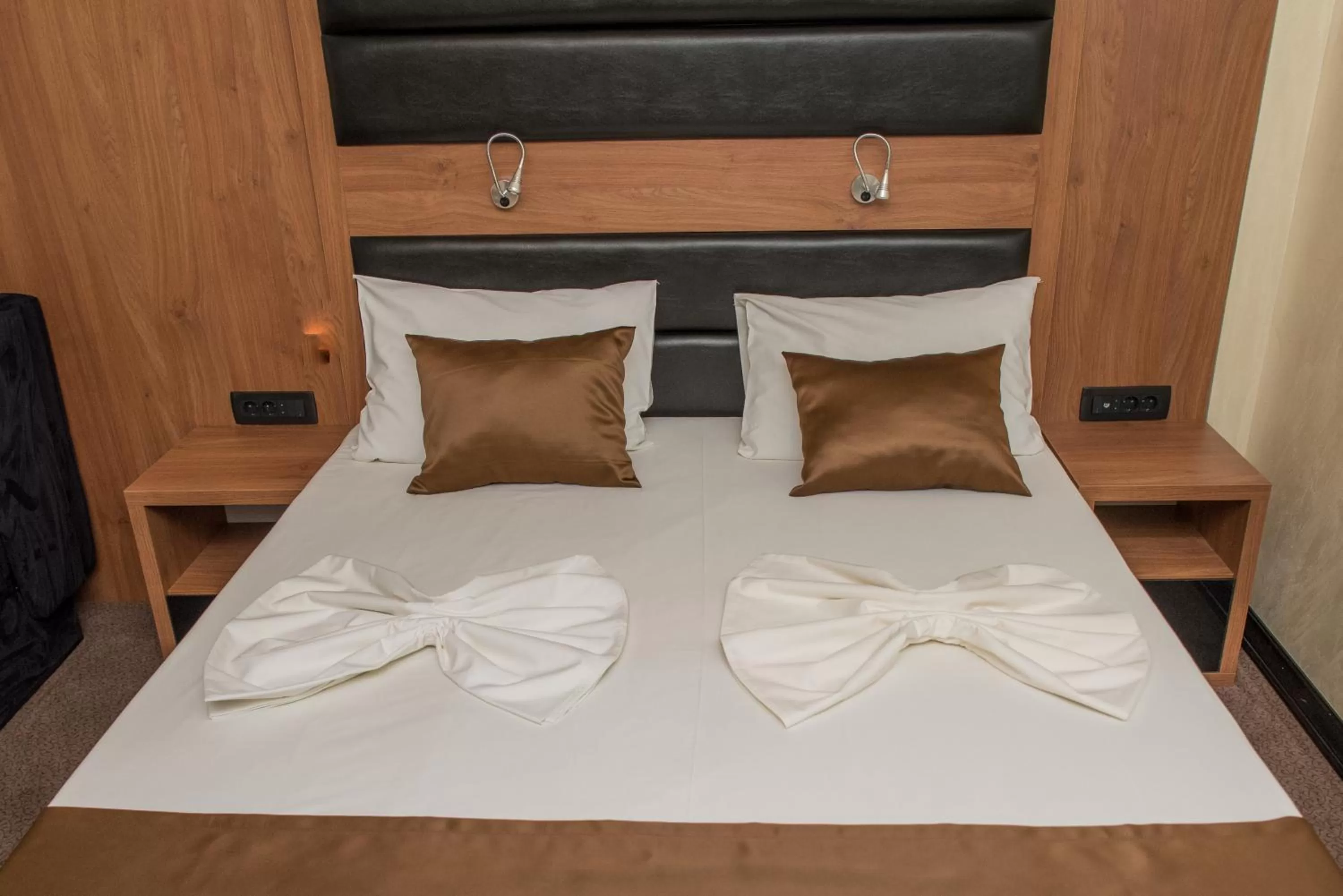 Bedroom, Bed in Hotel Crnogorska Kuća