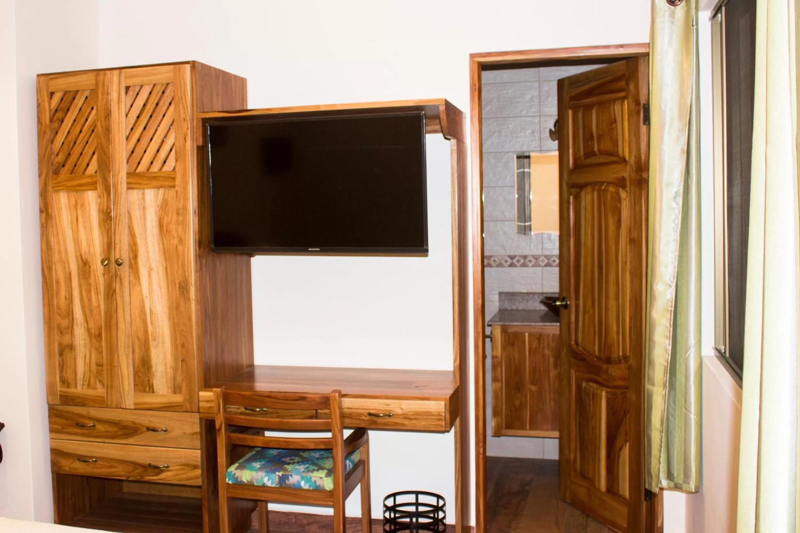 TV/Entertainment Center in Hotel-Boutique Patampa