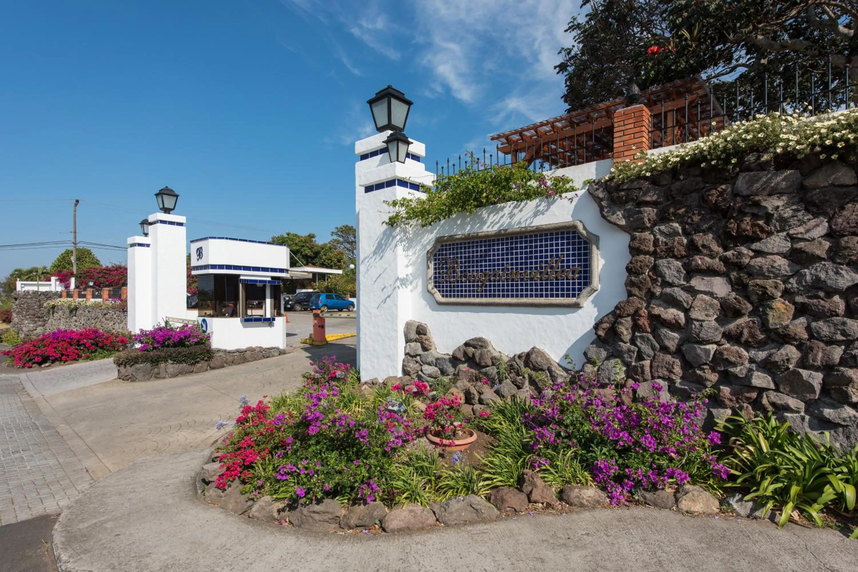 Facade/entrance in Hotel Bougainvillea San José
