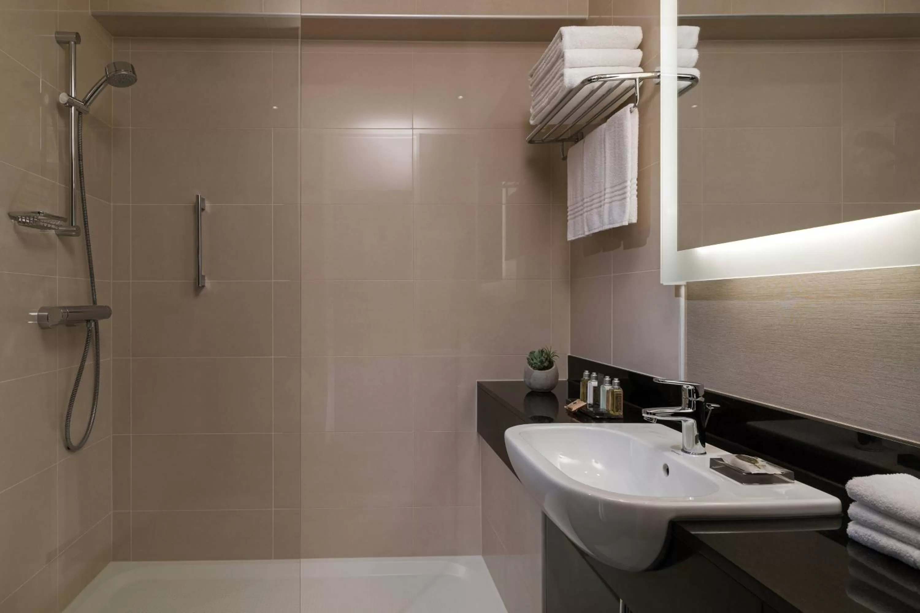 Bathroom in Budapest Marriott Hotel