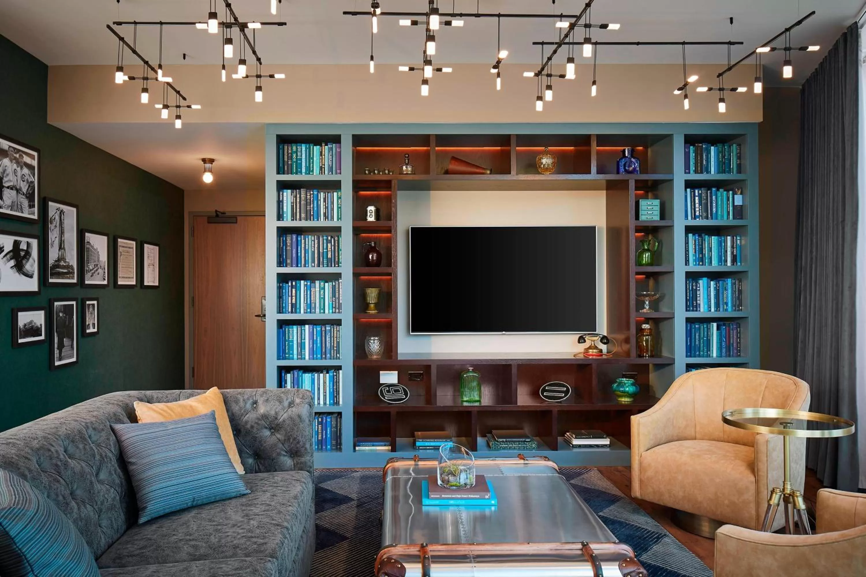 Living room in Hotel Zachary, Chicago, a Tribute Portfolio Hotel