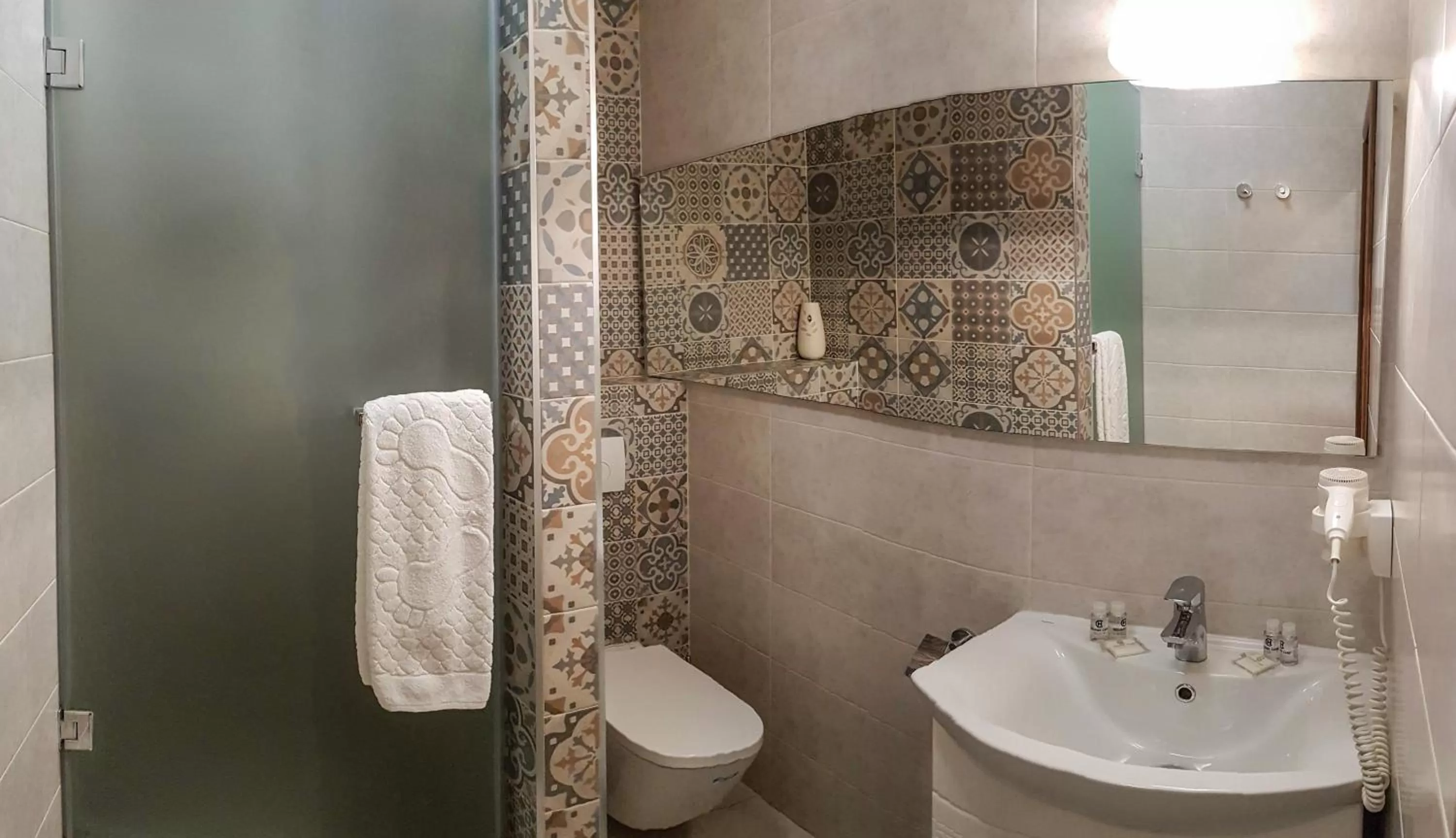 Shower in Wine Hotel Chisinau