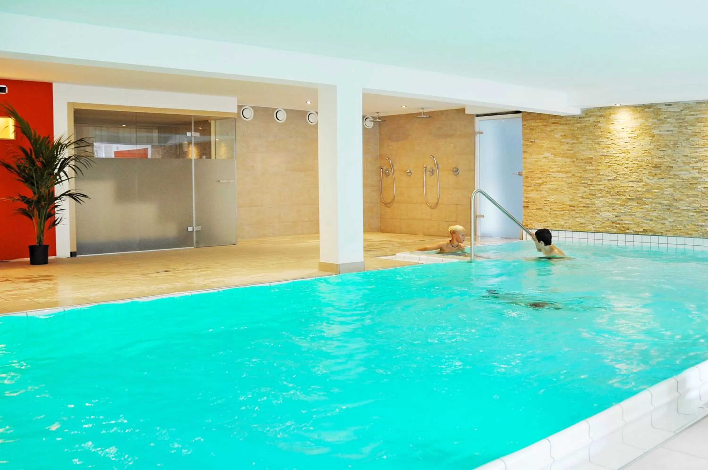 Swimming Pool in Gartenhotel Feldeck