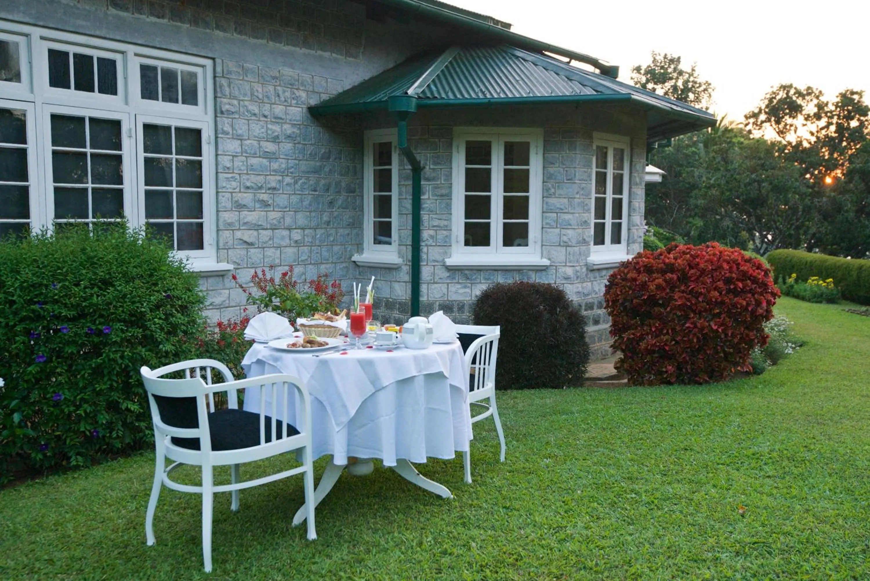 Restaurant/places to eat in Mountbatten Bungalow- Thema Collection