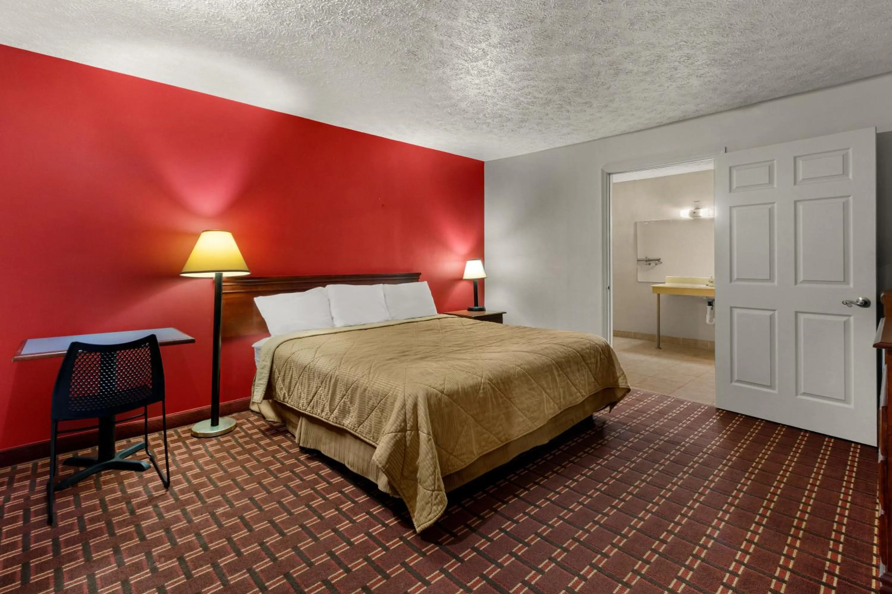 Bedroom, Bed in Rodeway Inn Dickson