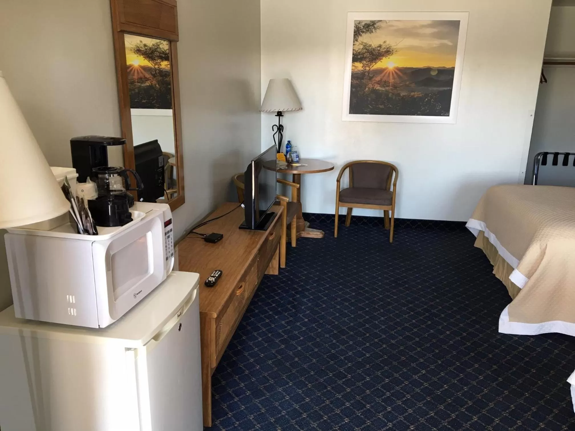 TV and multimedia, Bed in Days Inn by Wyndham Worland