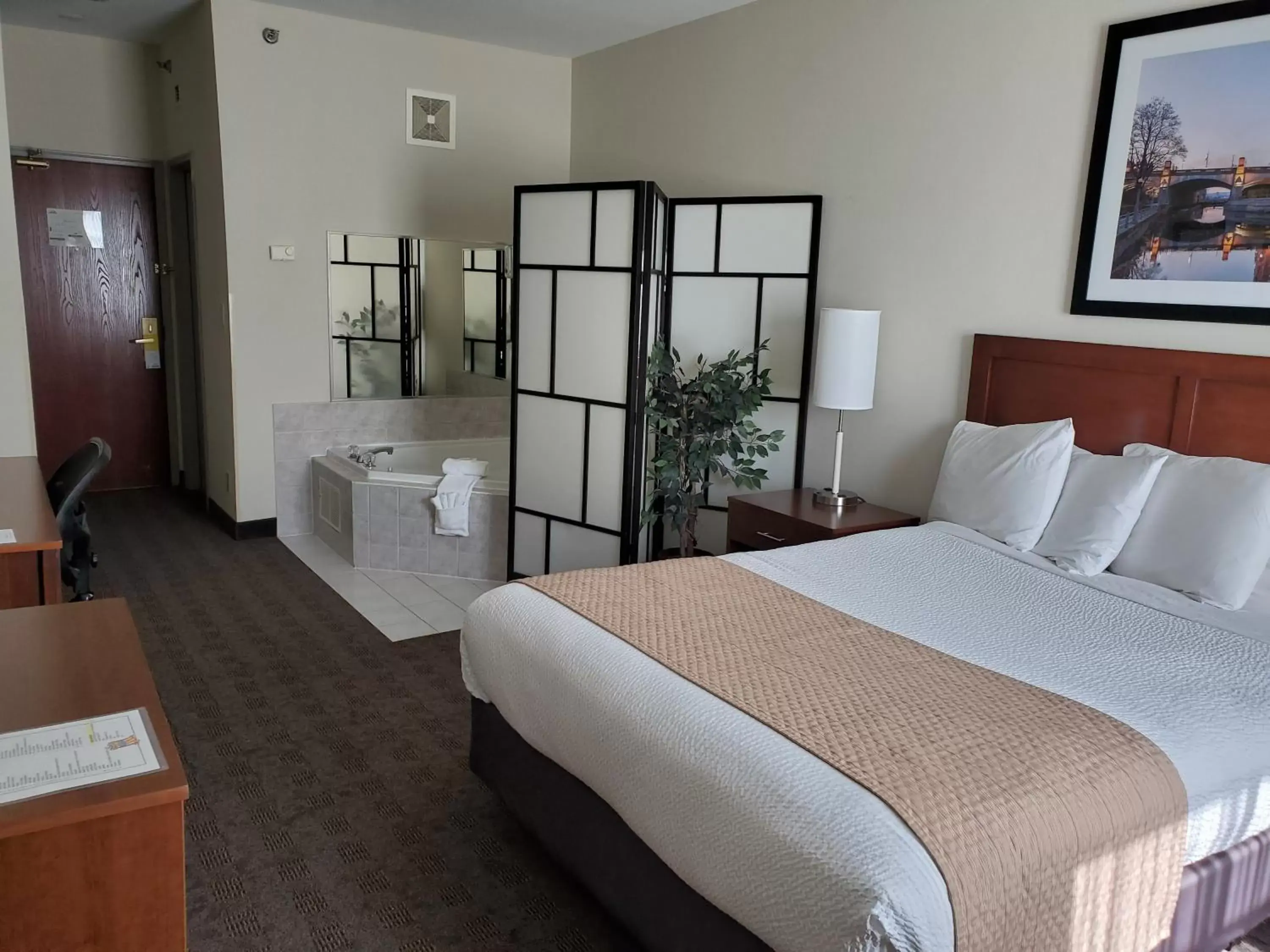 Queen Suite - Non-Smoking in Days Inn by Wyndham Ottawa Airport Queen Suite - Non-Smoking in Days Inn by Wyndham Ottawa Airport