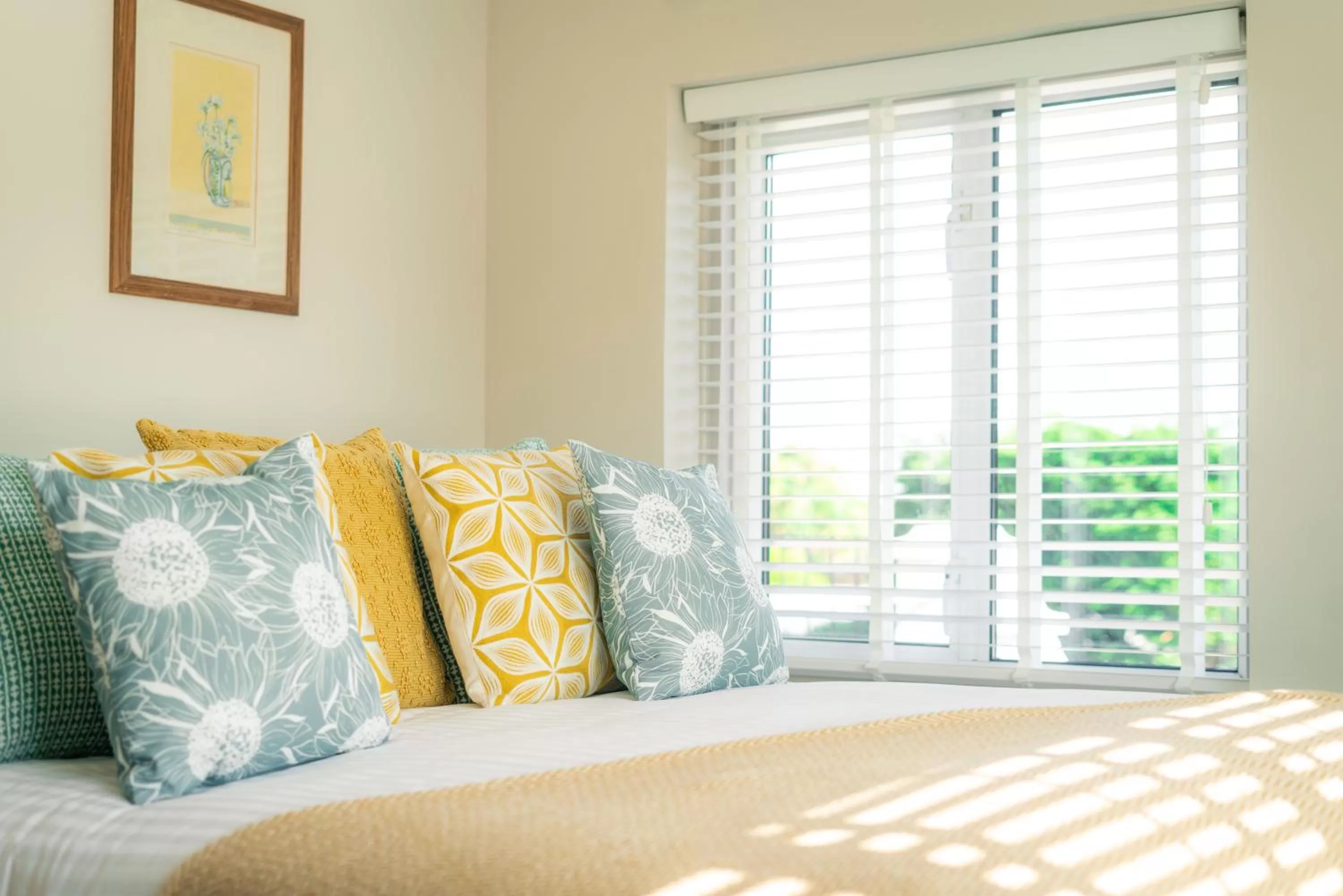 Bedroom, Bed in The Seaview, East Preston
