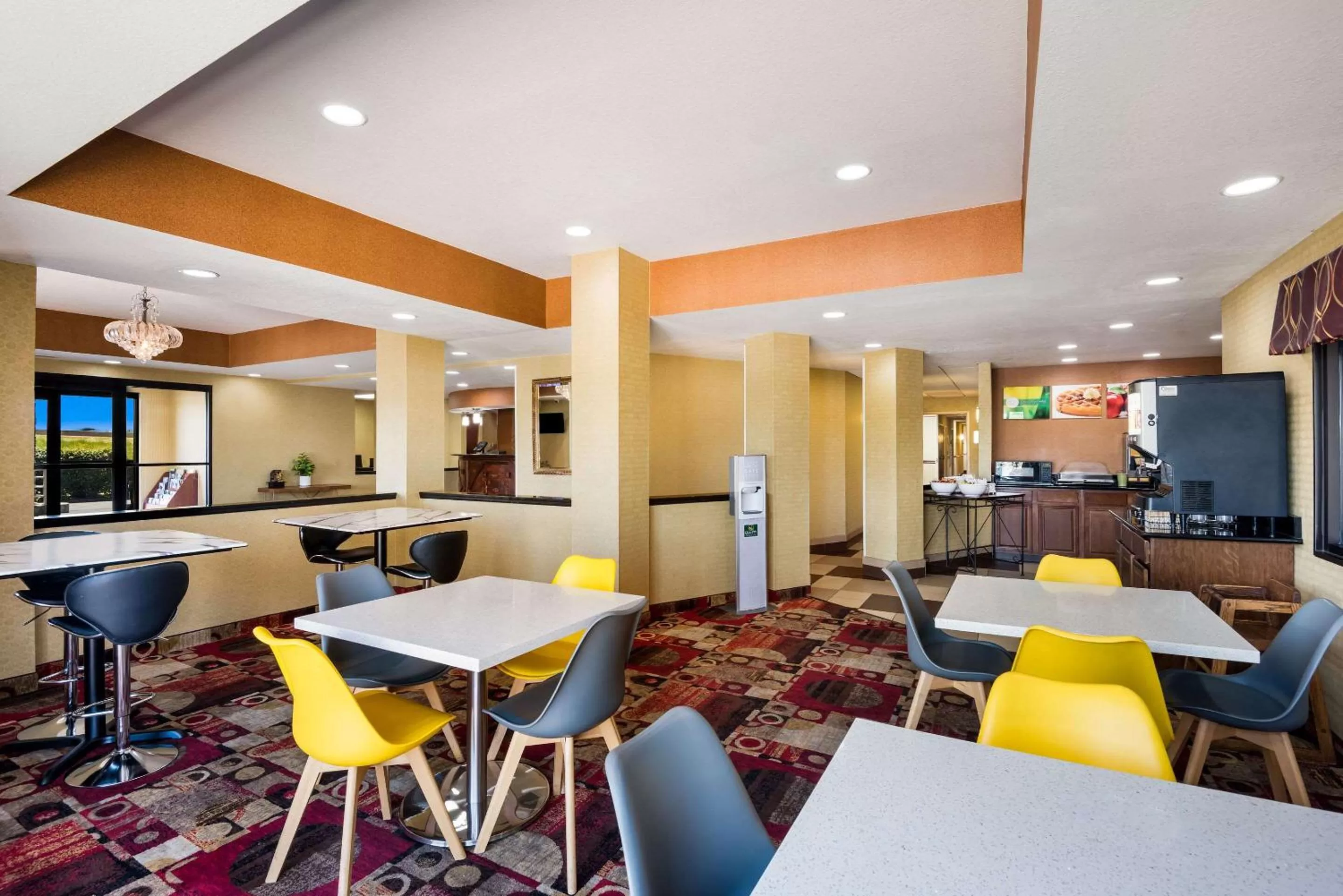 Breakfast in Quality Inn Des Moines North