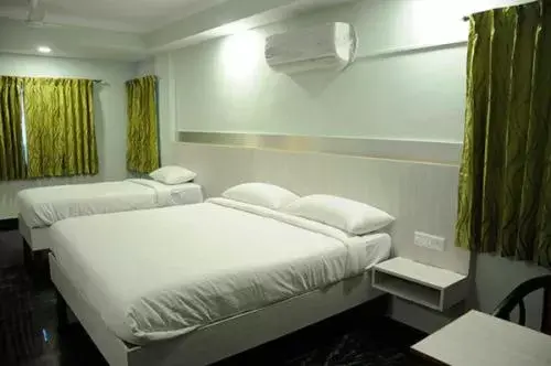 Deluxe Double Room in HOTEL CENTRAL SQUARE "A Couple Friendly Hotel" Deluxe Double Room in HOTEL CENTRAL SQUARE "A Couple Friendly Hotel"