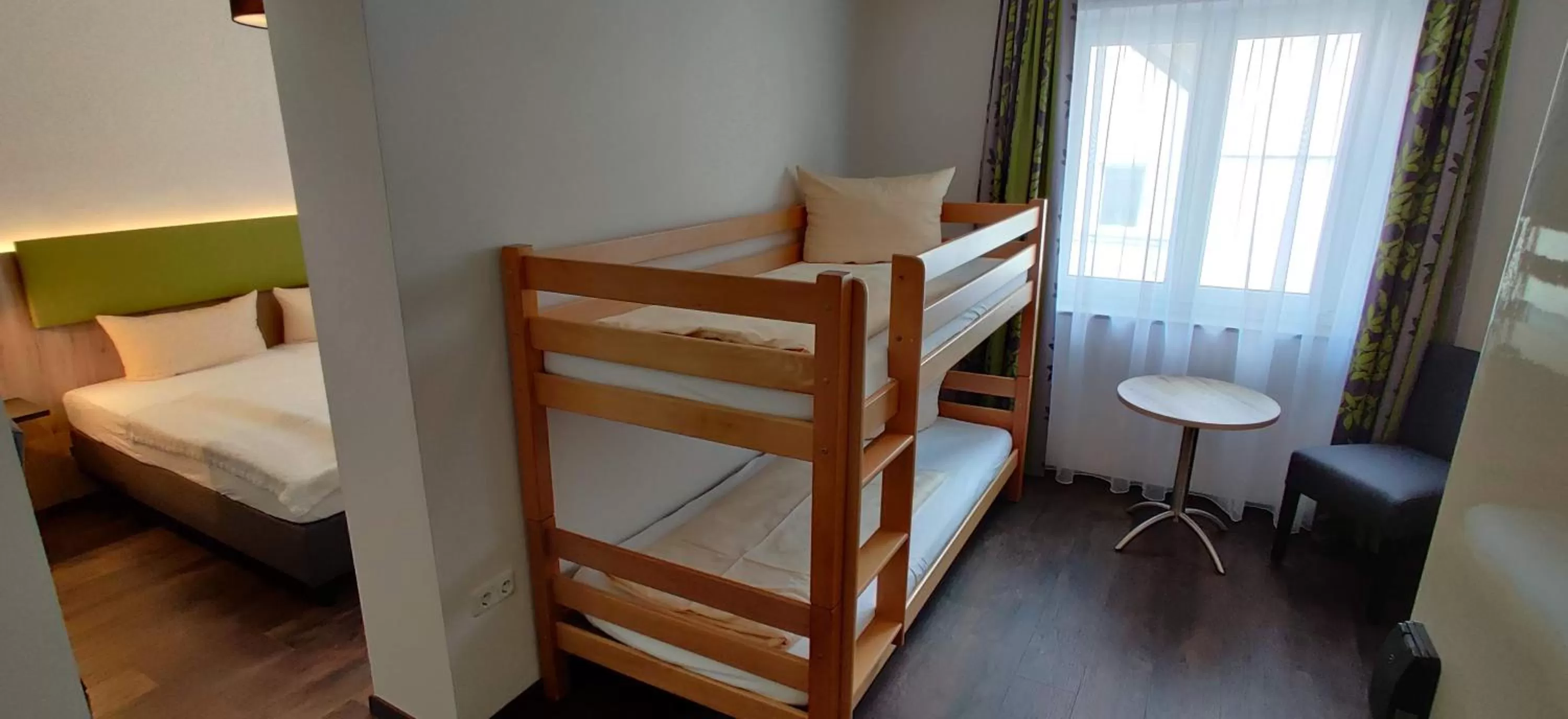 bunk bed, Bed in Hotel Goldene Traube