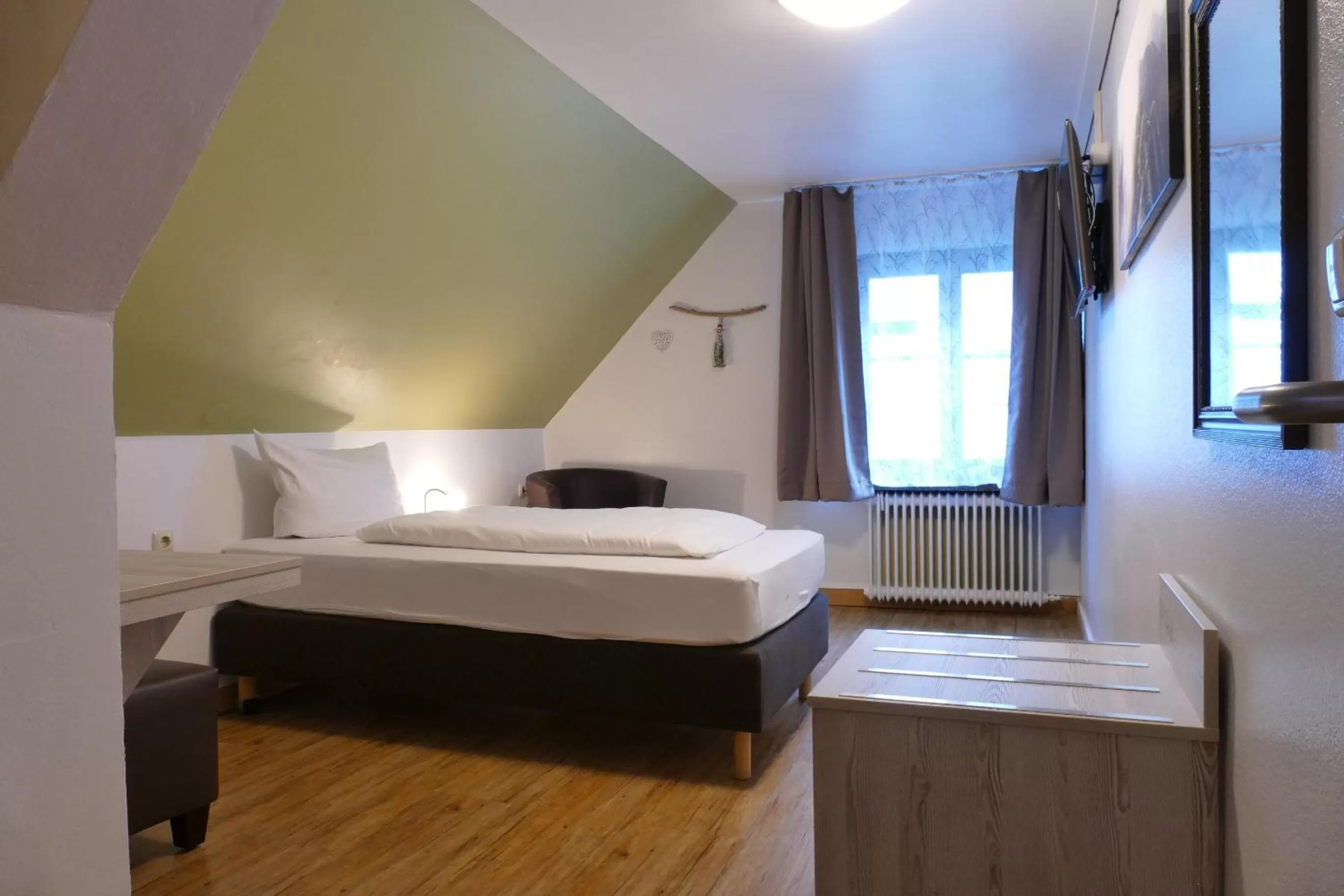 Photo of the whole room, Bed in Altstadthotel "Zum Hechten"