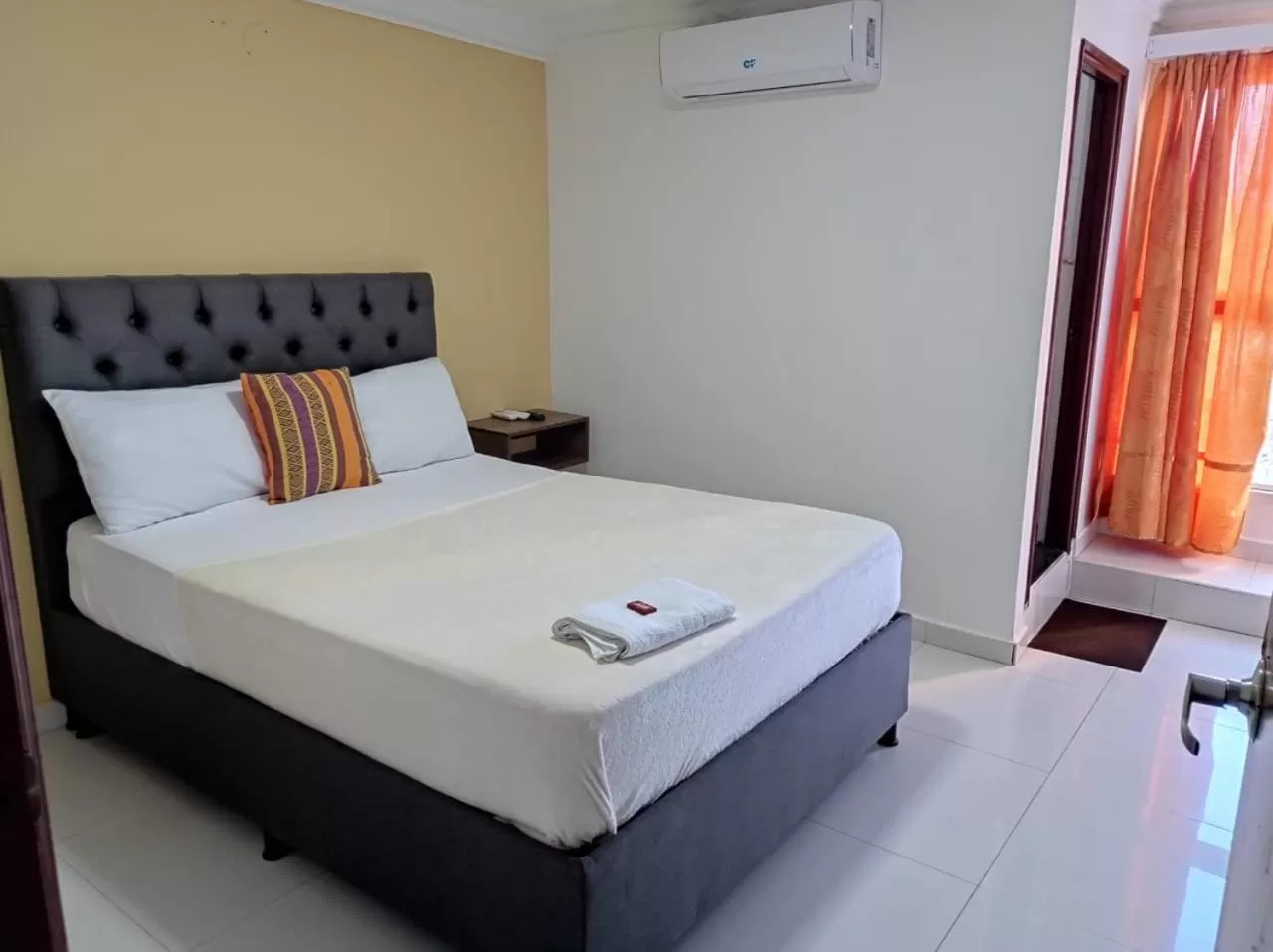 Bed in ANAJIRAWAA HOTEL