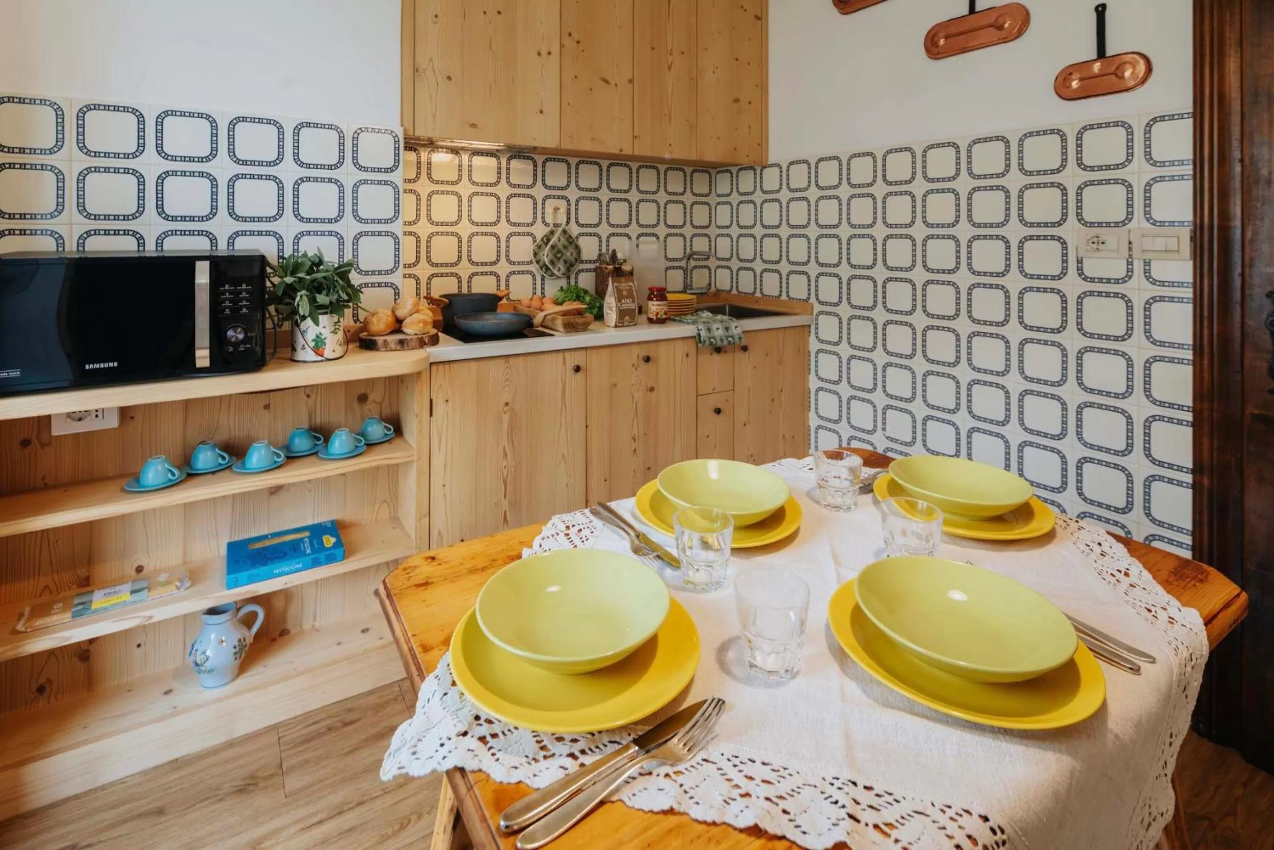 Kitchen or kitchenette, Dining Area in Hotel Panda Cortina- ricarica auto elettriche