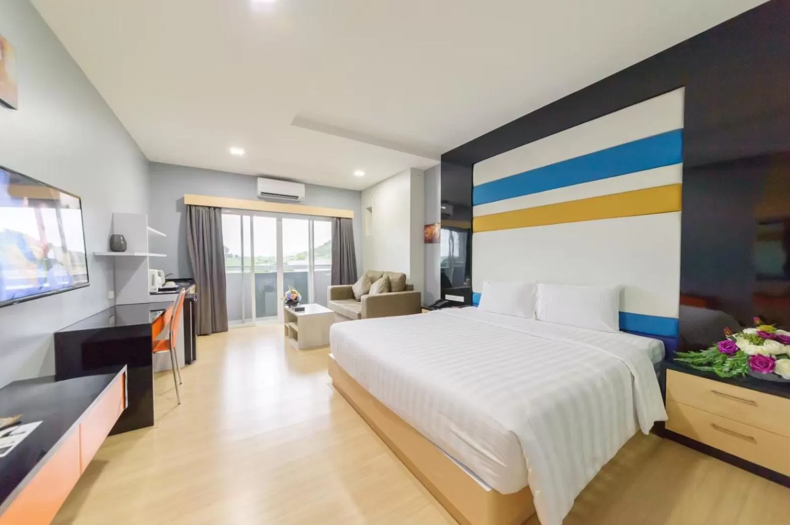 Bed in Eastpana Hotel - SHA Extra Plus