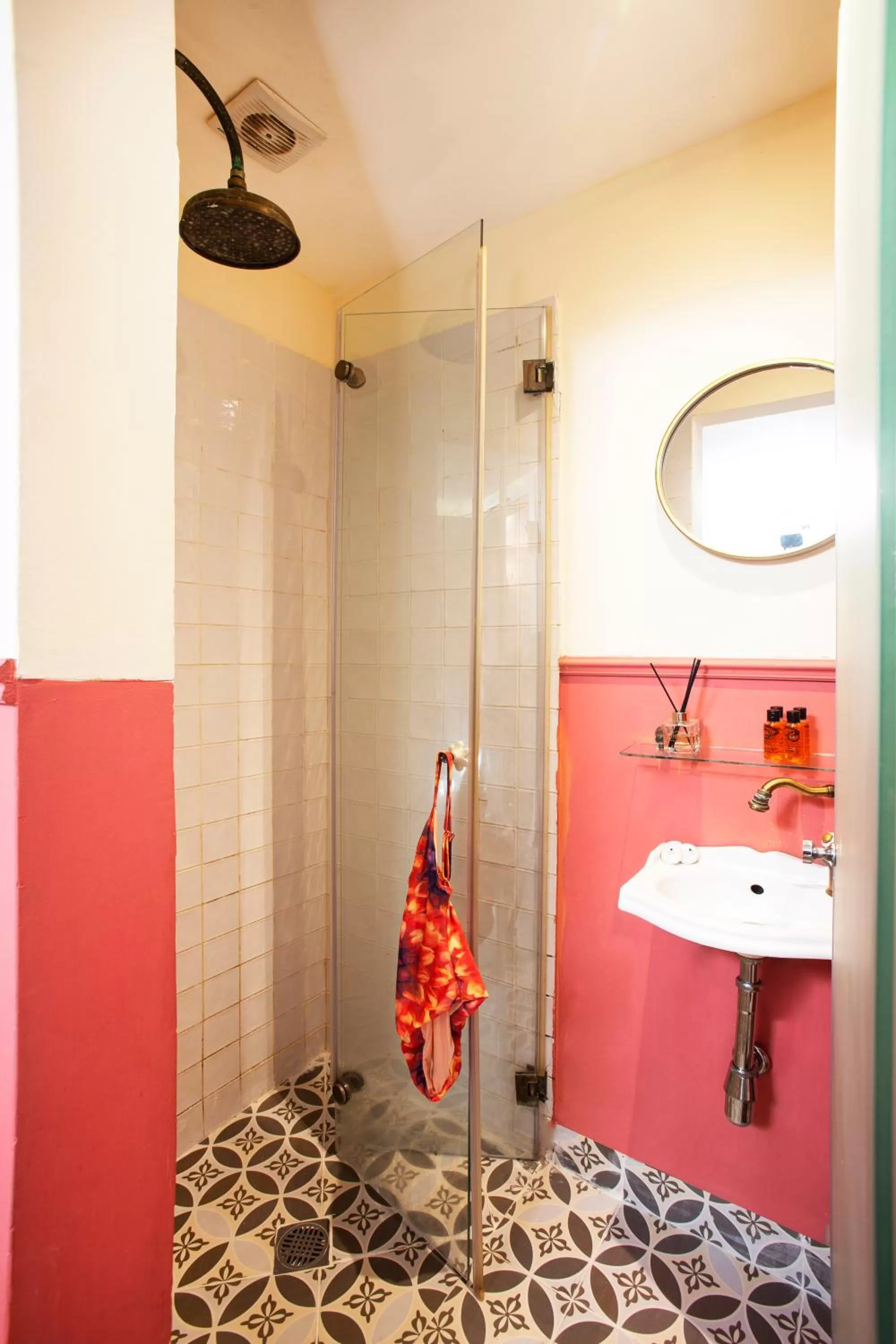 Shower in The Elliot - Adults only